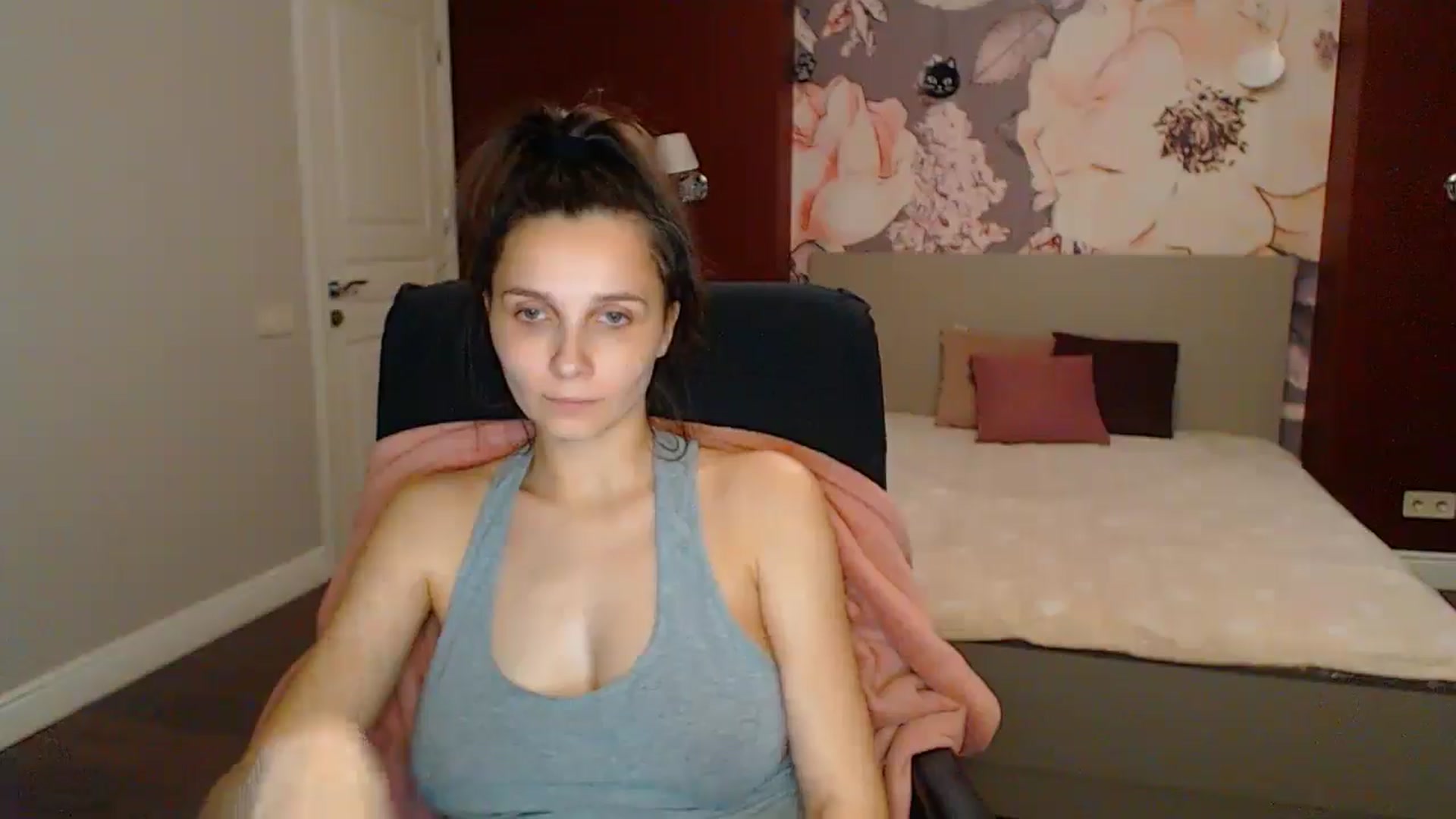 Gallery image thumbnail from Karina_Mils's myfreecams stream on, 06/01/2025, 19:36 image 11 of 20