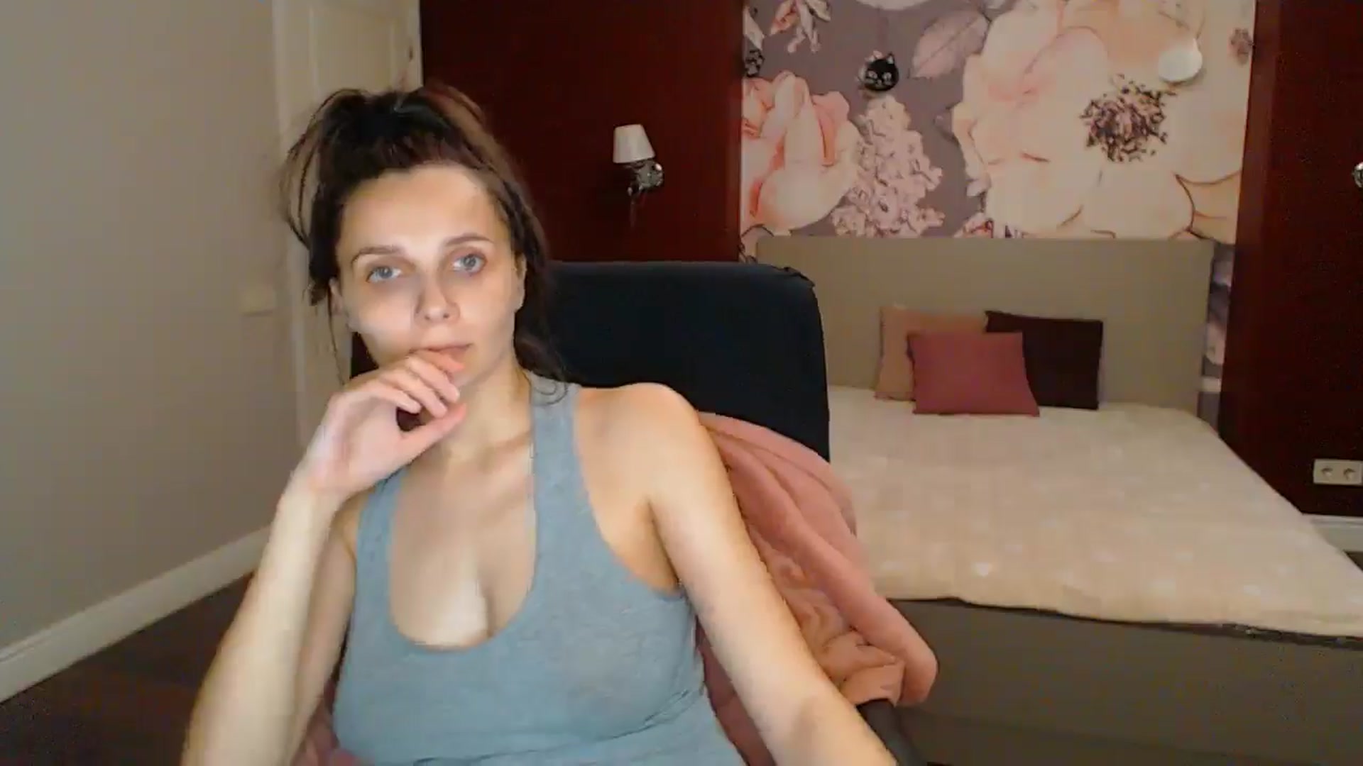 Gallery image thumbnail from Karina_Mils's myfreecams stream on, 06/01/2025, 19:36 image 13 of 20