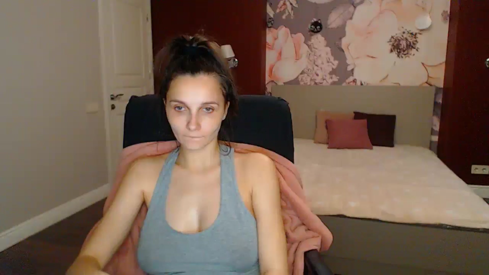 Gallery image thumbnail from Karina_Mils's myfreecams stream on, 06/01/2025, 19:36 image 9 of 20