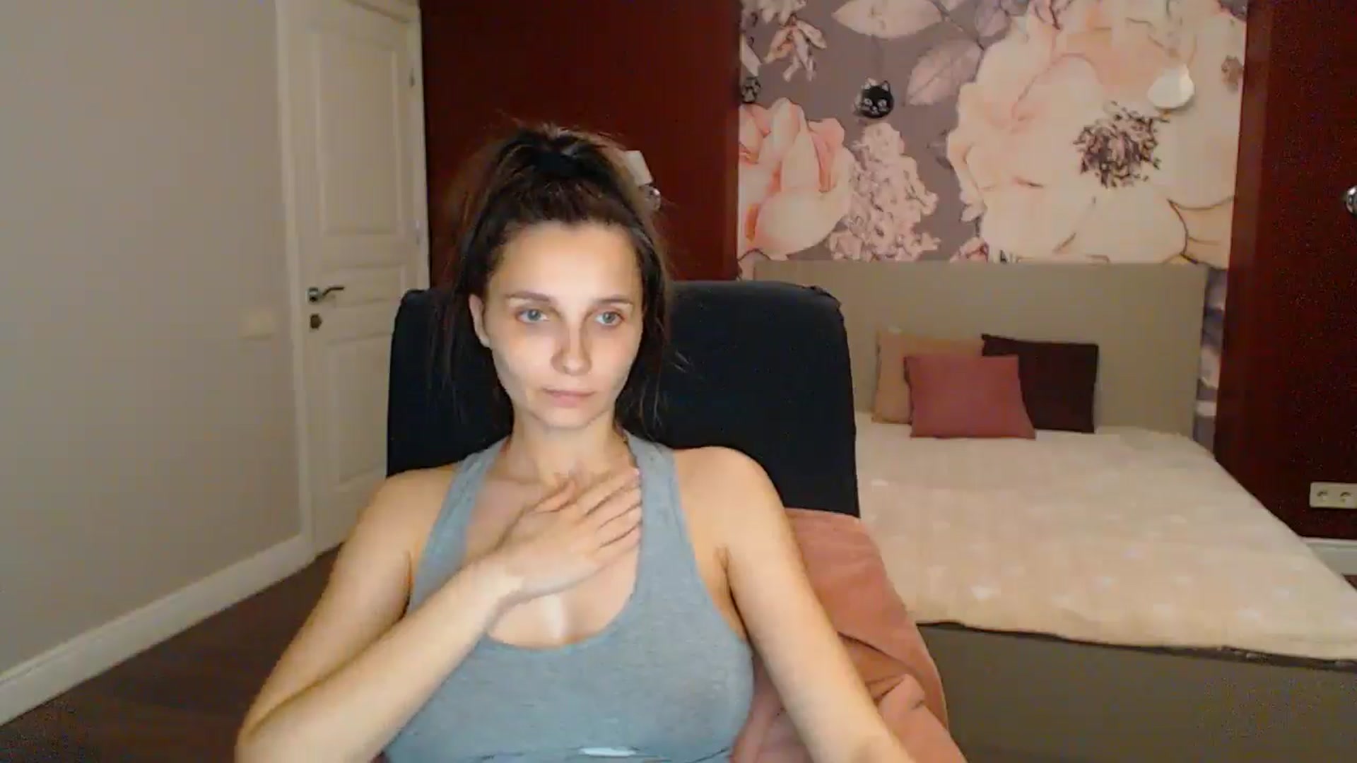Gallery image thumbnail from Karina_Mils's myfreecams stream on, 06/01/2025, 20:09 image 15 of 20