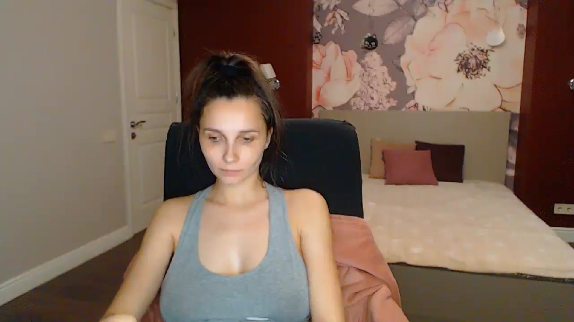 Gallery image thumbnail from Karina_Mils's myfreecams stream on, 06/01/2025, 20:09 image 16 of 20