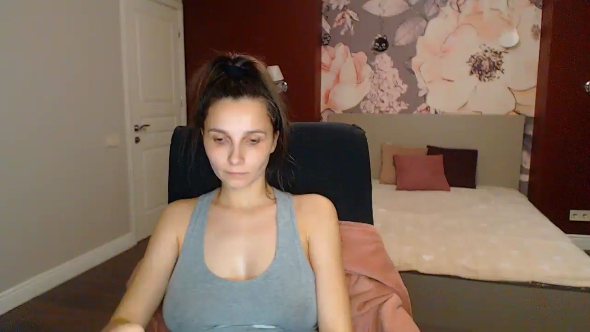 Gallery image thumbnail from Karina_Mils's myfreecams stream on, 06/01/2025, 20:09 image 6 of 20