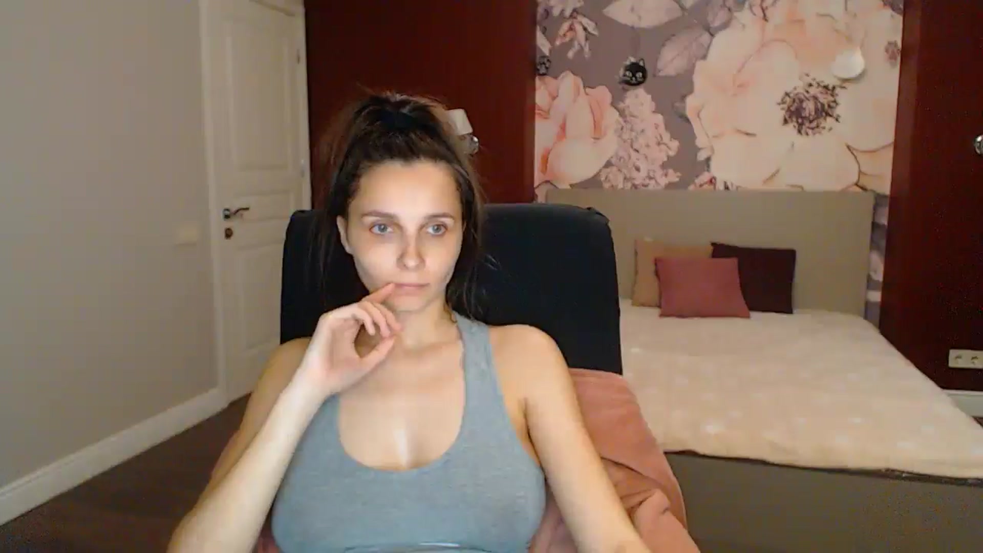 Gallery image thumbnail from Karina_Mils's myfreecams stream on, 06/01/2025, 20:09 image 18 of 20