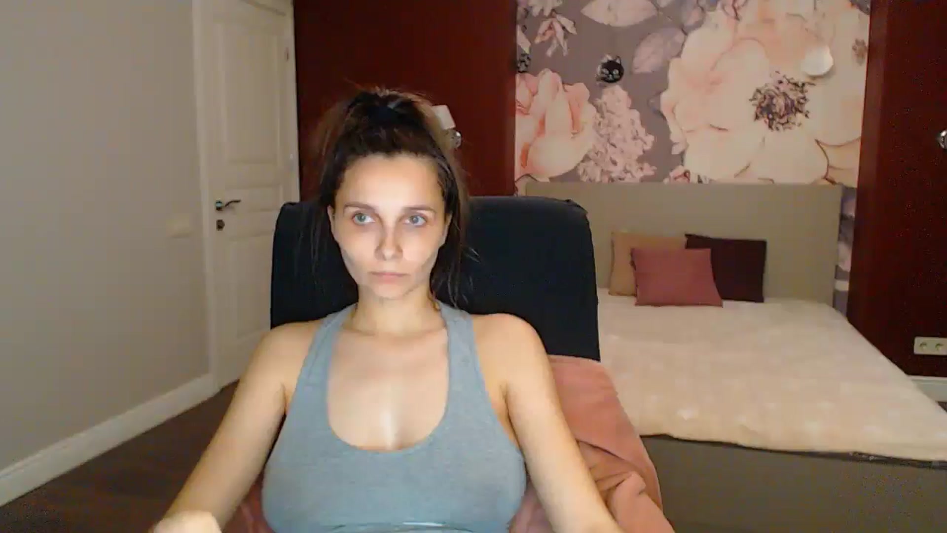 Gallery image thumbnail from Karina_Mils's myfreecams stream on, 06/01/2025, 20:09 image 19 of 20