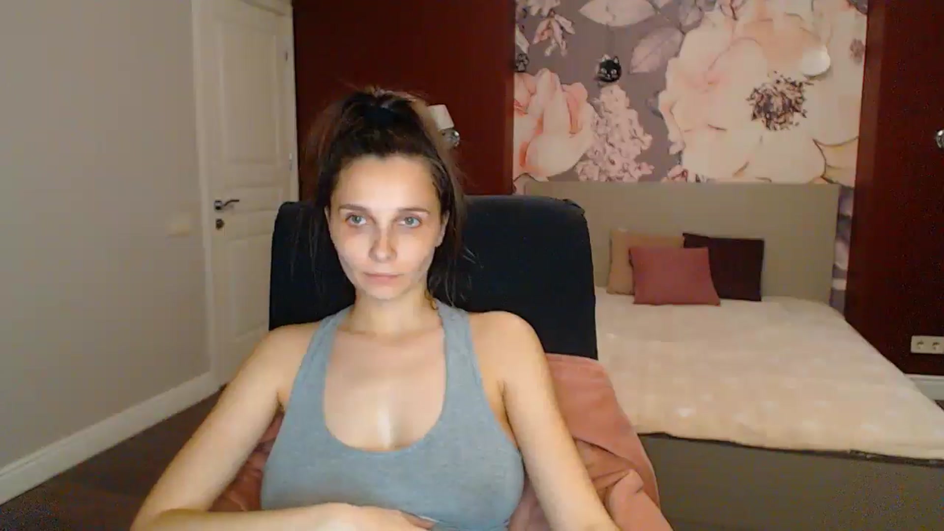 Gallery image thumbnail from Karina_Mils's myfreecams stream on, 06/01/2025, 20:09 image 17 of 20
