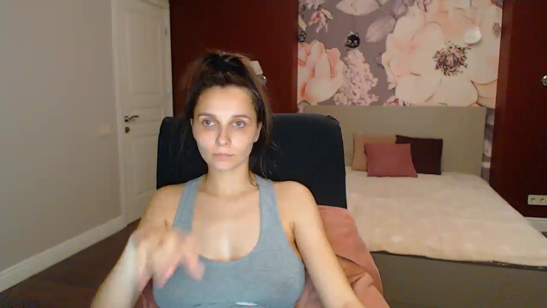 Gallery image thumbnail from Karina_Mils's myfreecams stream on, 06/01/2025, 20:09 image 11 of 20