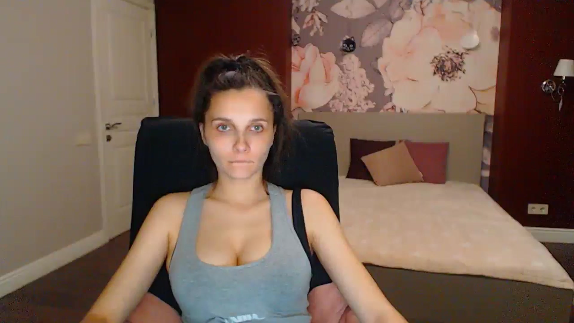 Gallery image thumbnail from Karina_Mils's myfreecams stream on, 06/14/2025, 19:29 image 10 of 20