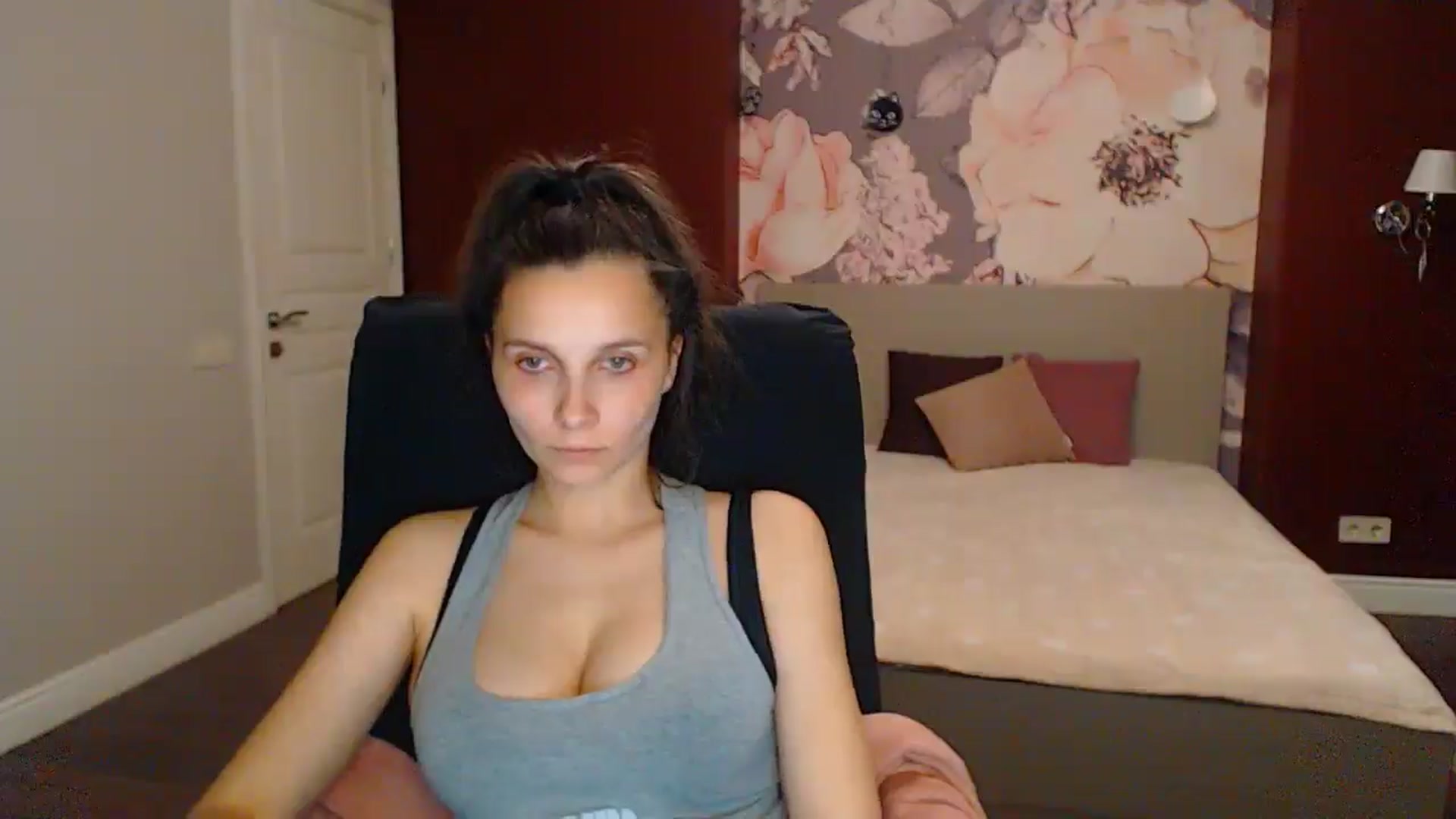 Gallery image thumbnail from Karina_Mils's myfreecams stream on, 06/14/2025, 19:29 image 18 of 20