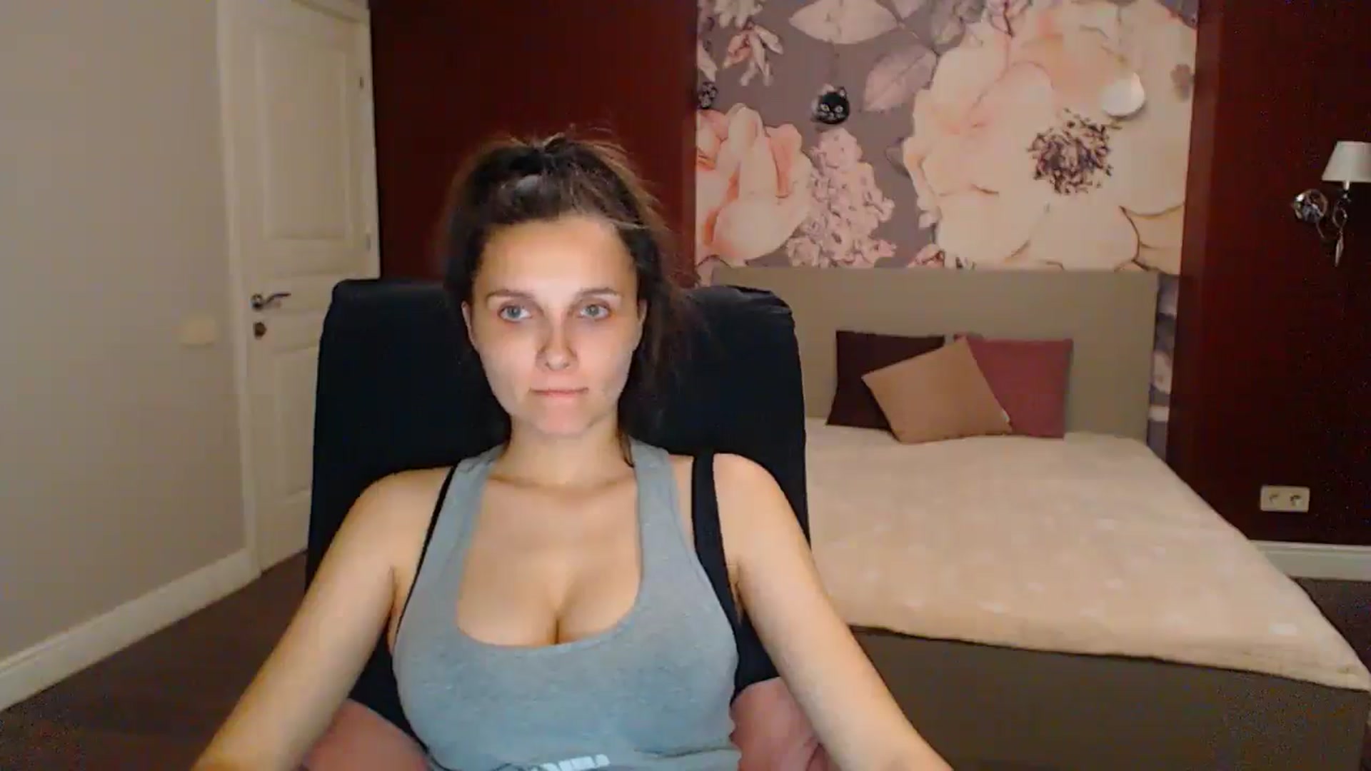 Gallery image thumbnail from Karina_Mils's myfreecams stream on, 06/14/2025, 19:29 image 12 of 20