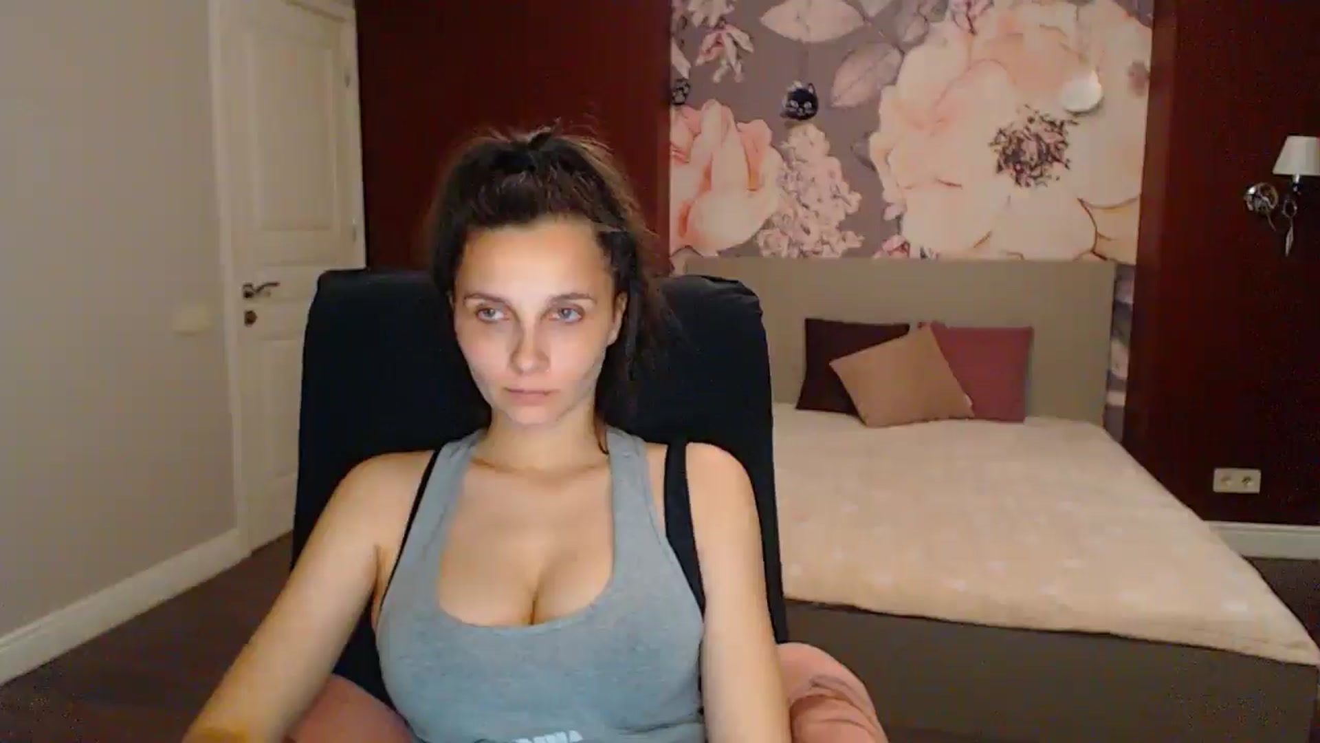 Gallery image thumbnail from Karina_Mils's myfreecams stream on, 06/14/2025, 19:29 image 13 of 20