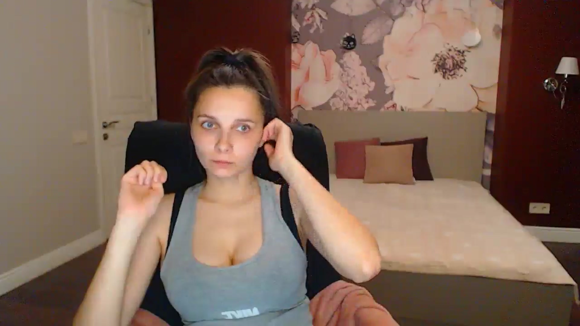 Gallery image thumbnail from Karina_Mils's myfreecams stream on, 06/15/2025, 17:32 image 9 of 20