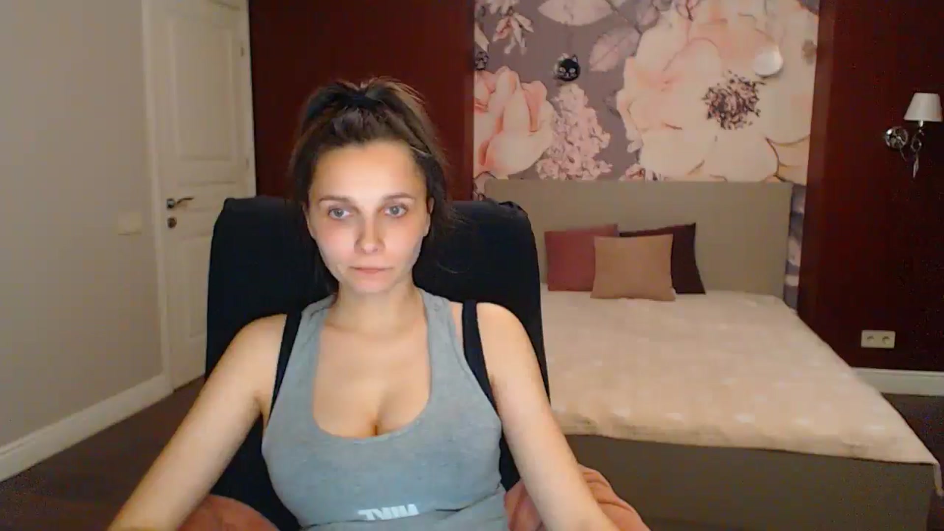 Gallery image thumbnail from Karina_Mils's myfreecams stream on, 06/15/2025, 17:32 image 13 of 20