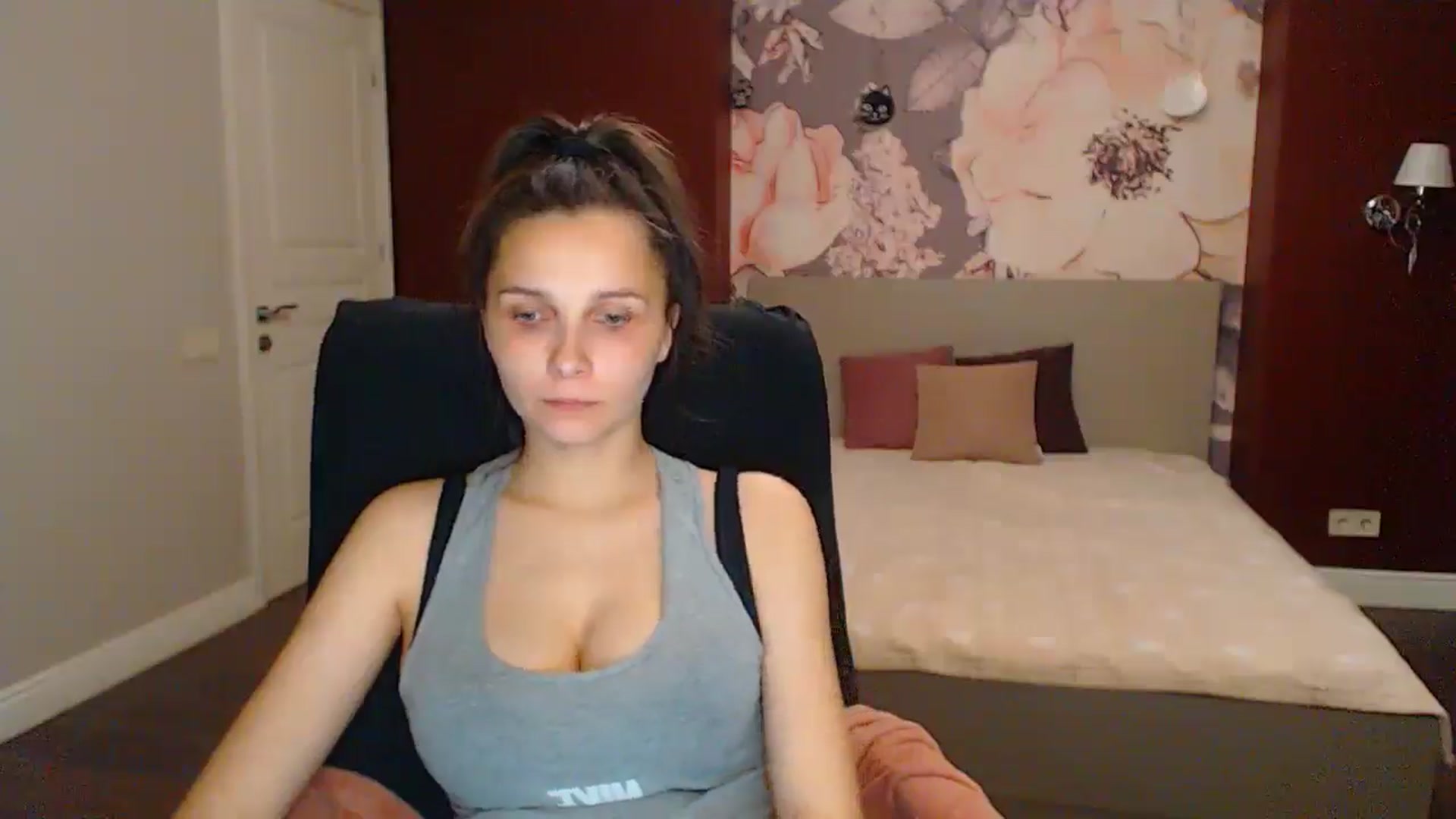 Gallery image thumbnail from Karina_Mils's myfreecams stream on, 06/15/2025, 17:32 image 15 of 20