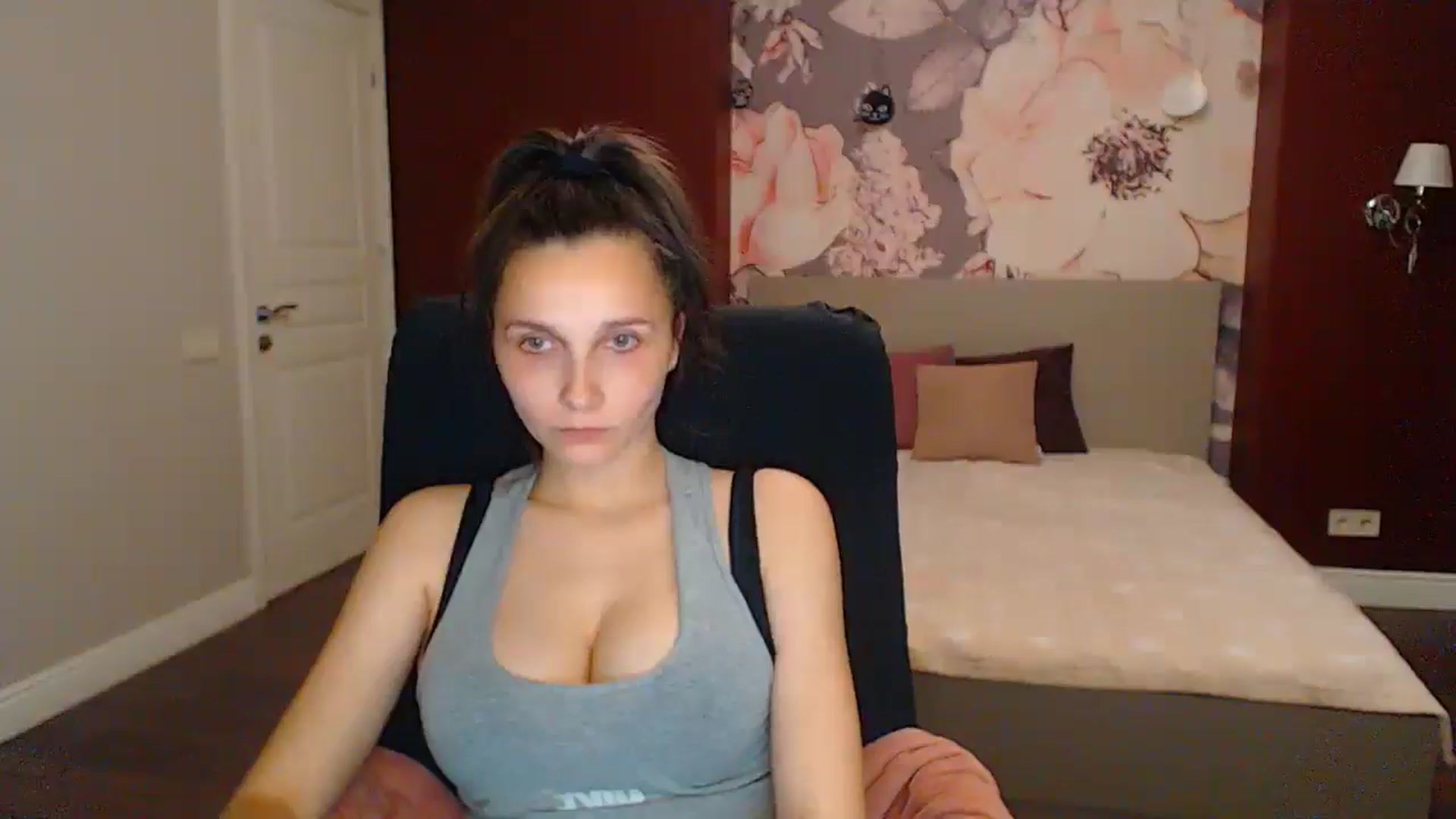 Gallery image thumbnail from Karina_Mils's myfreecams stream on, 06/15/2025, 17:32 image 18 of 20