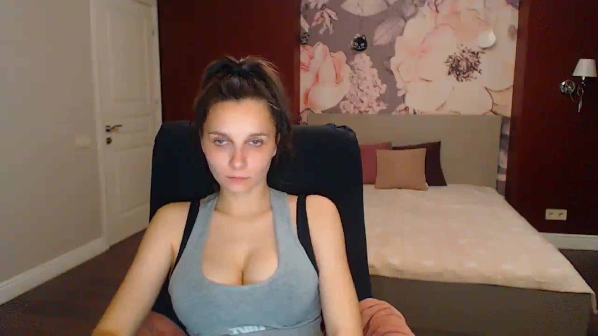Gallery image thumbnail from Karina_Mils's myfreecams stream on, 06/15/2025, 17:32 image 20 of 20