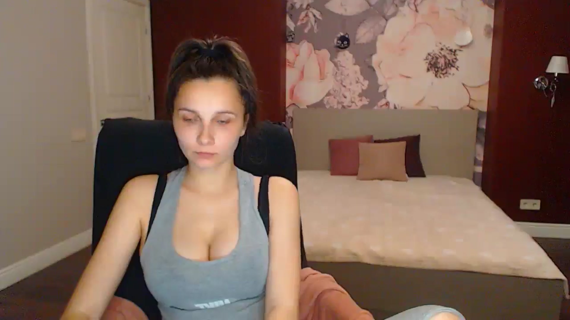 Gallery image thumbnail from Karina_Mils's myfreecams stream on, 06/15/2025, 17:32 image 4 of 20