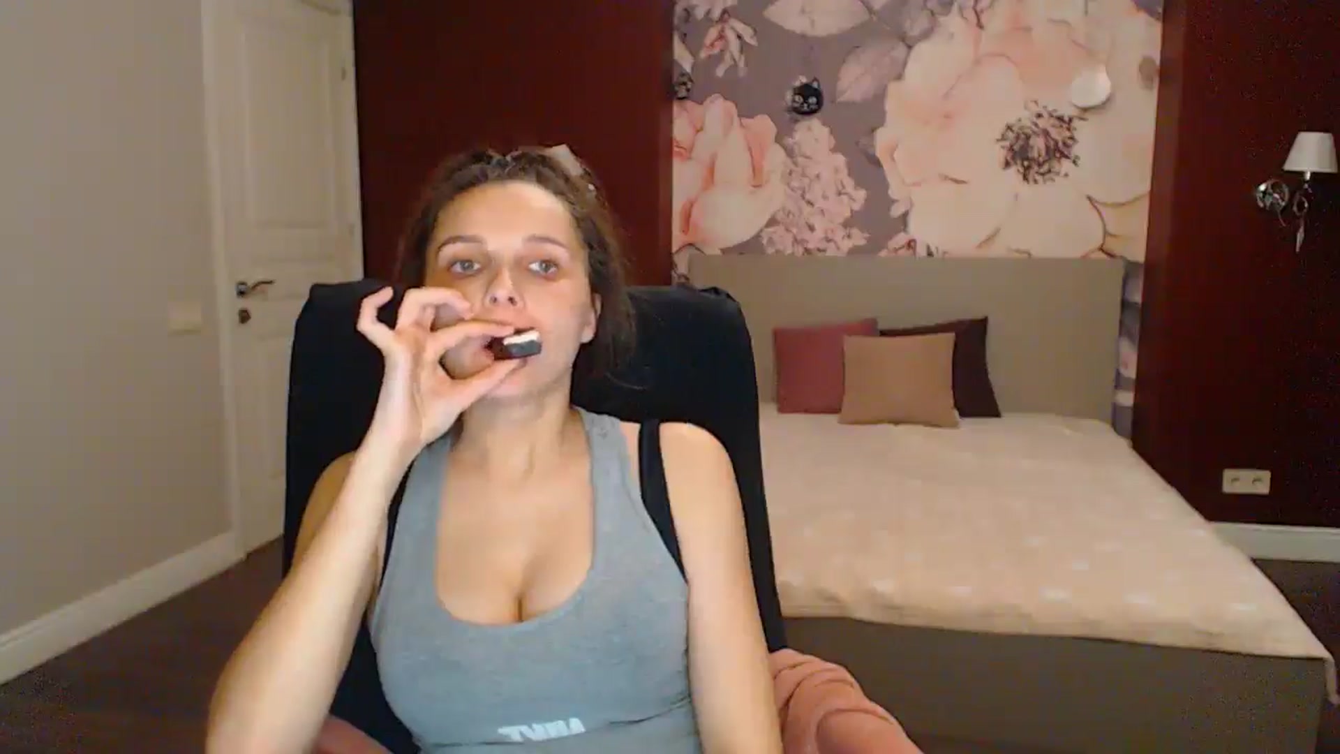Gallery image thumbnail from Karina_Mils's myfreecams stream on, 06/15/2025, 17:32 image 12 of 20