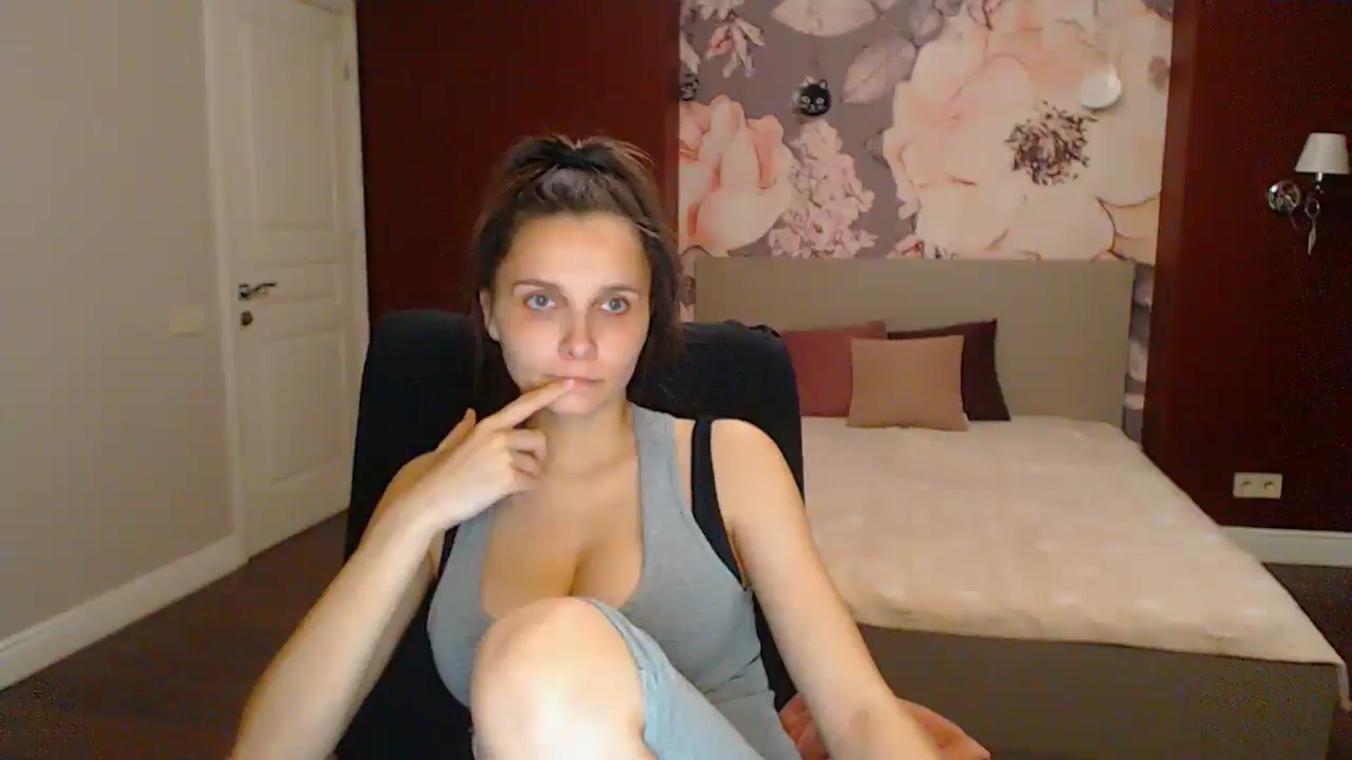 Gallery image thumbnail from Karina_Mils's myfreecams stream on, 06/15/2025, 18:06 image 6 of 20
