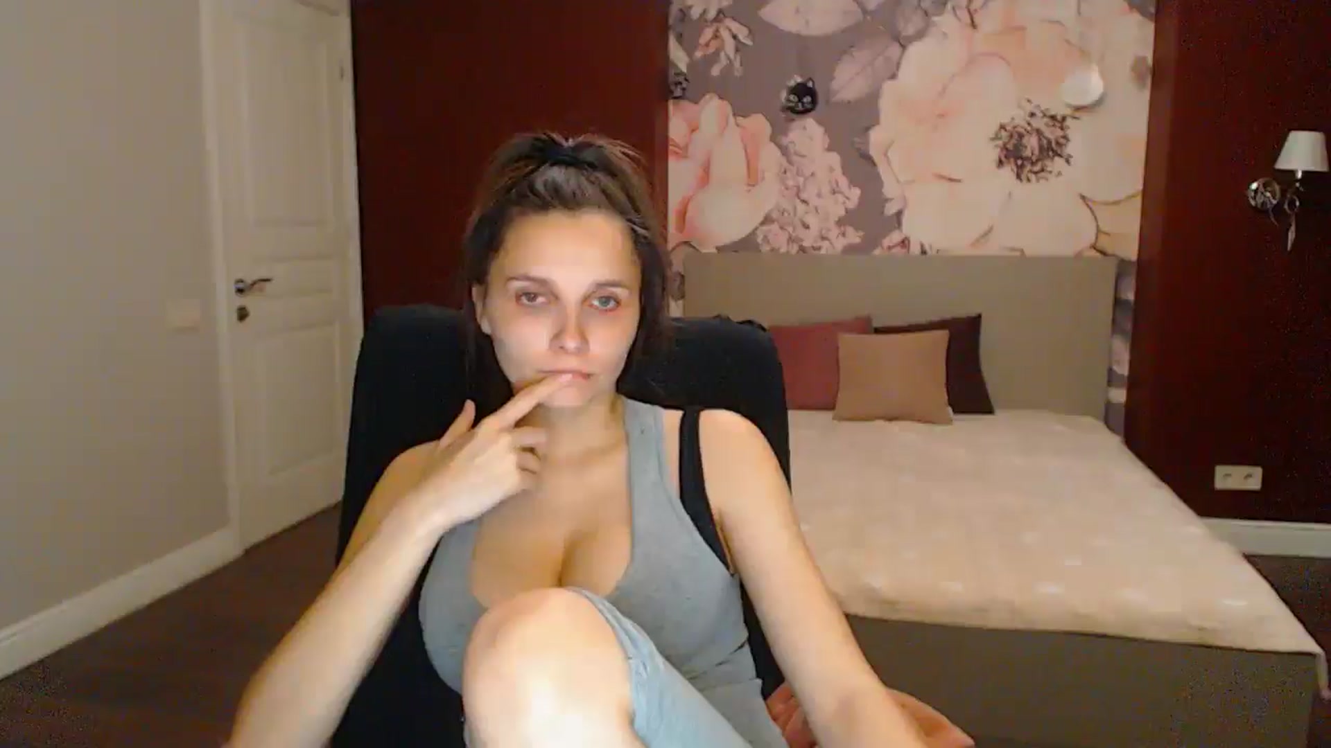 Gallery image thumbnail from Karina_Mils's myfreecams stream on, 06/15/2025, 18:06 image 5 of 20