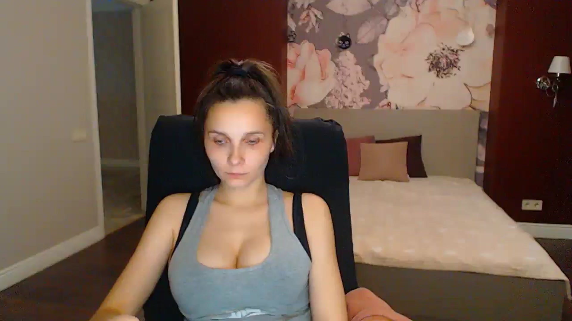 Gallery image thumbnail from Karina_Mils's myfreecams stream on, 06/15/2025, 18:06 image 13 of 20
