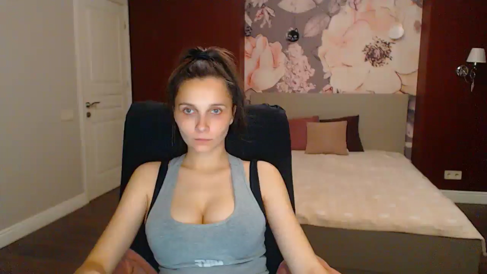 Gallery image thumbnail from Karina_Mils's myfreecams stream on, 06/15/2025, 18:06 image 19 of 20