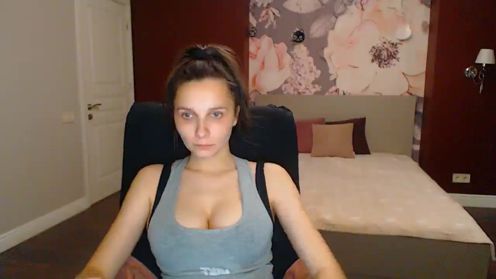 Gallery image thumbnail from Karina_Mils's myfreecams stream on, 06/15/2025, 18:06 image 18 of 20