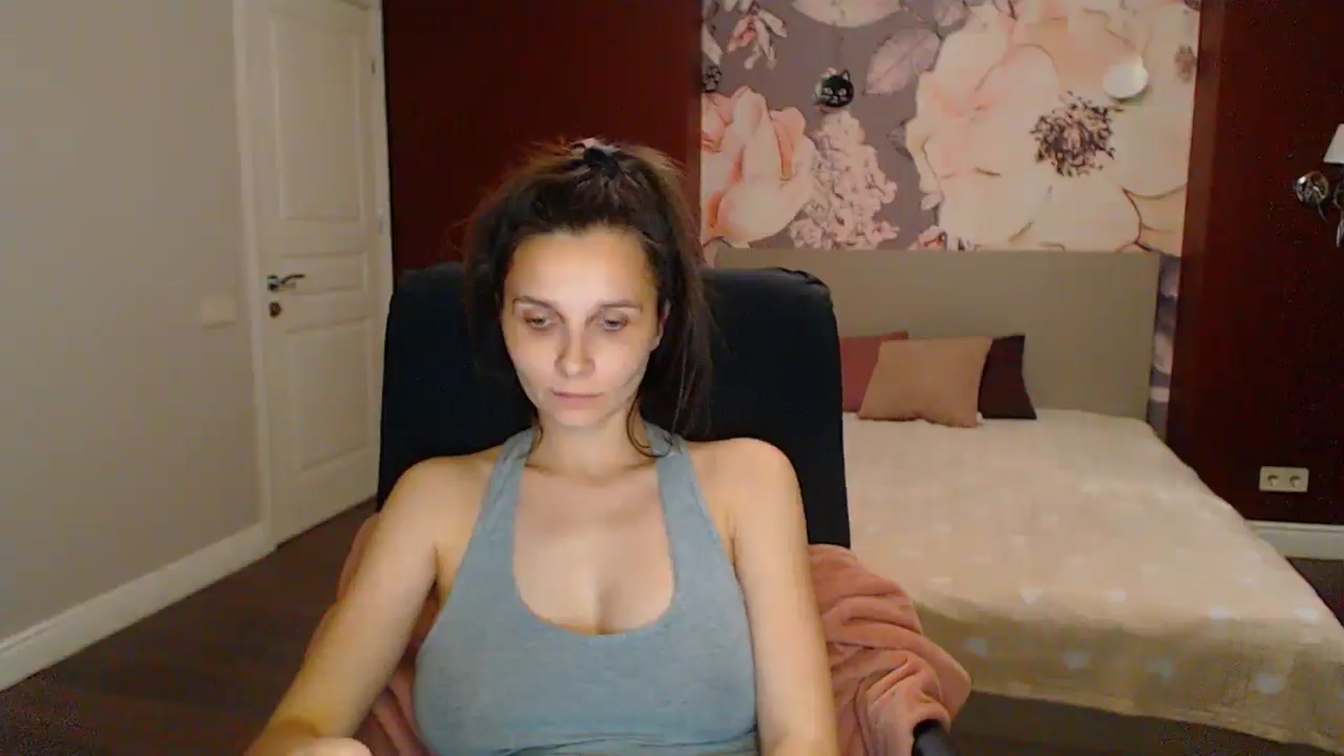 Gallery image thumbnail from Karina_Mils's myfreecams stream on, 06/15/2025, 20:40 image 15 of 20