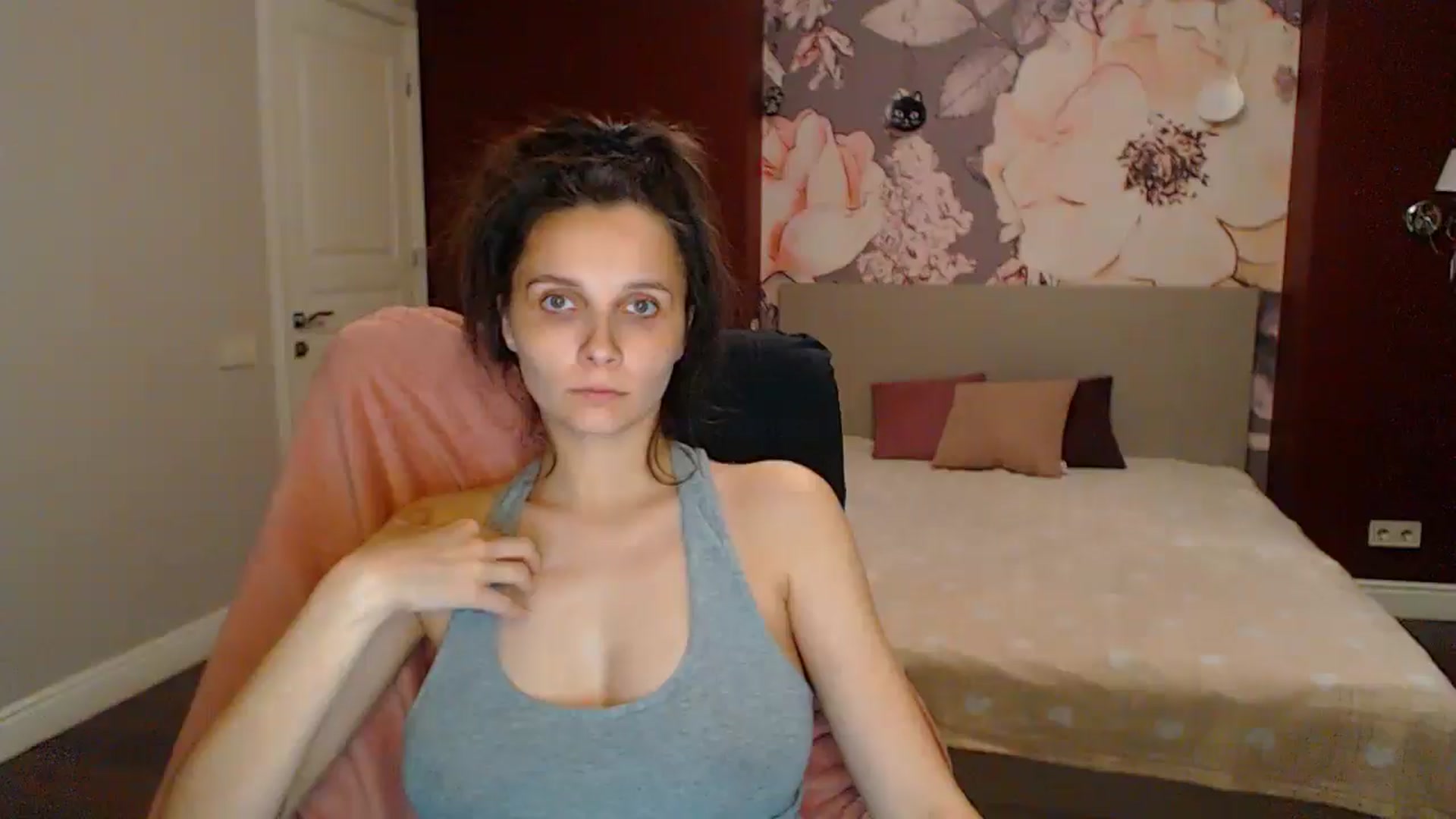 Gallery image thumbnail from Karina_Mils's myfreecams stream on, 06/15/2025, 20:40 image 1 of 20