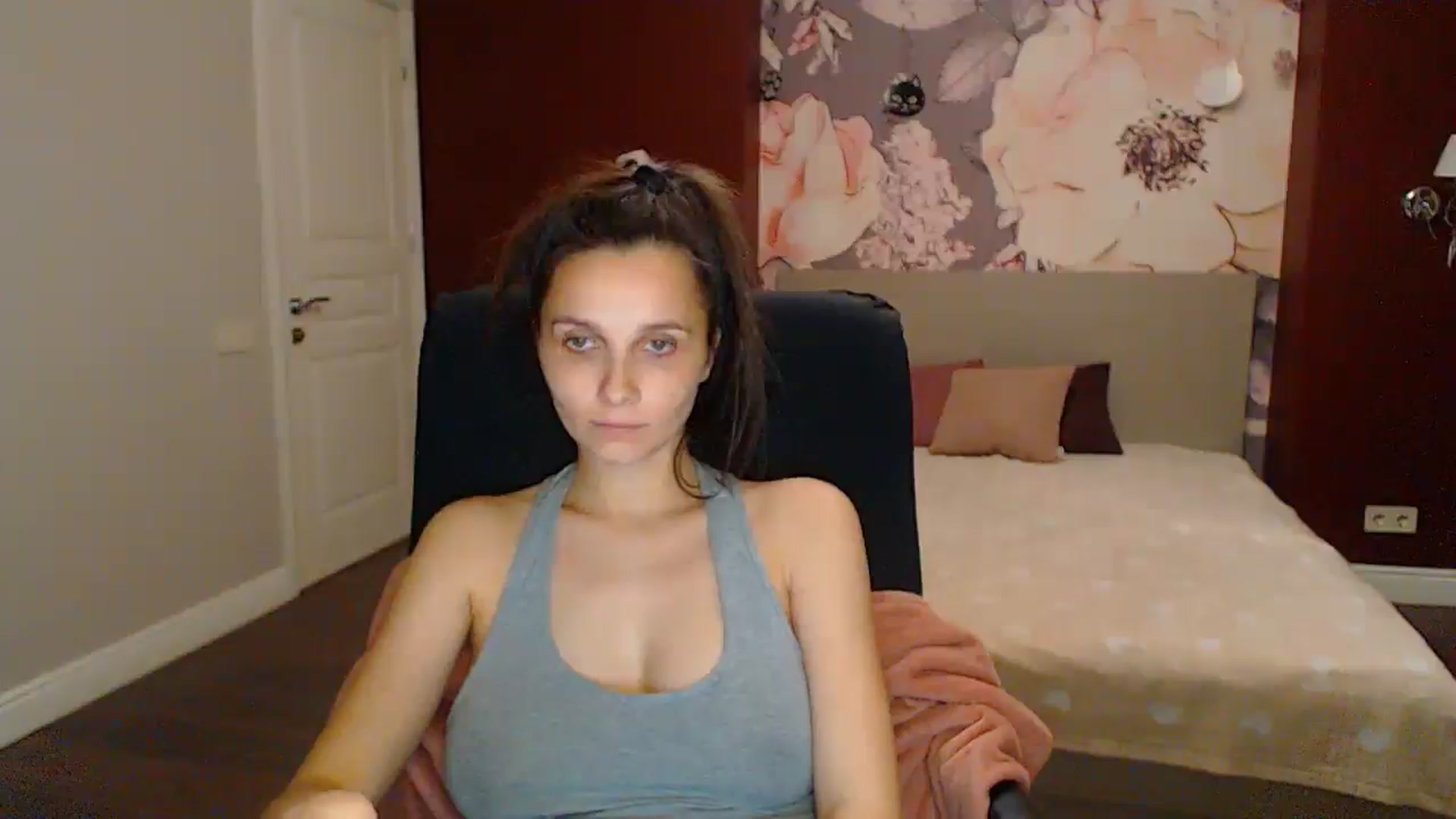 Gallery image thumbnail from Karina_Mils's myfreecams stream on, 06/15/2025, 20:40 image 17 of 20
