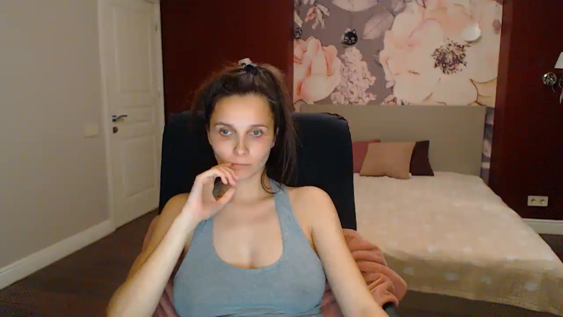 Gallery image thumbnail from Karina_Mils's myfreecams stream on, 06/15/2025, 20:40 image 18 of 20
