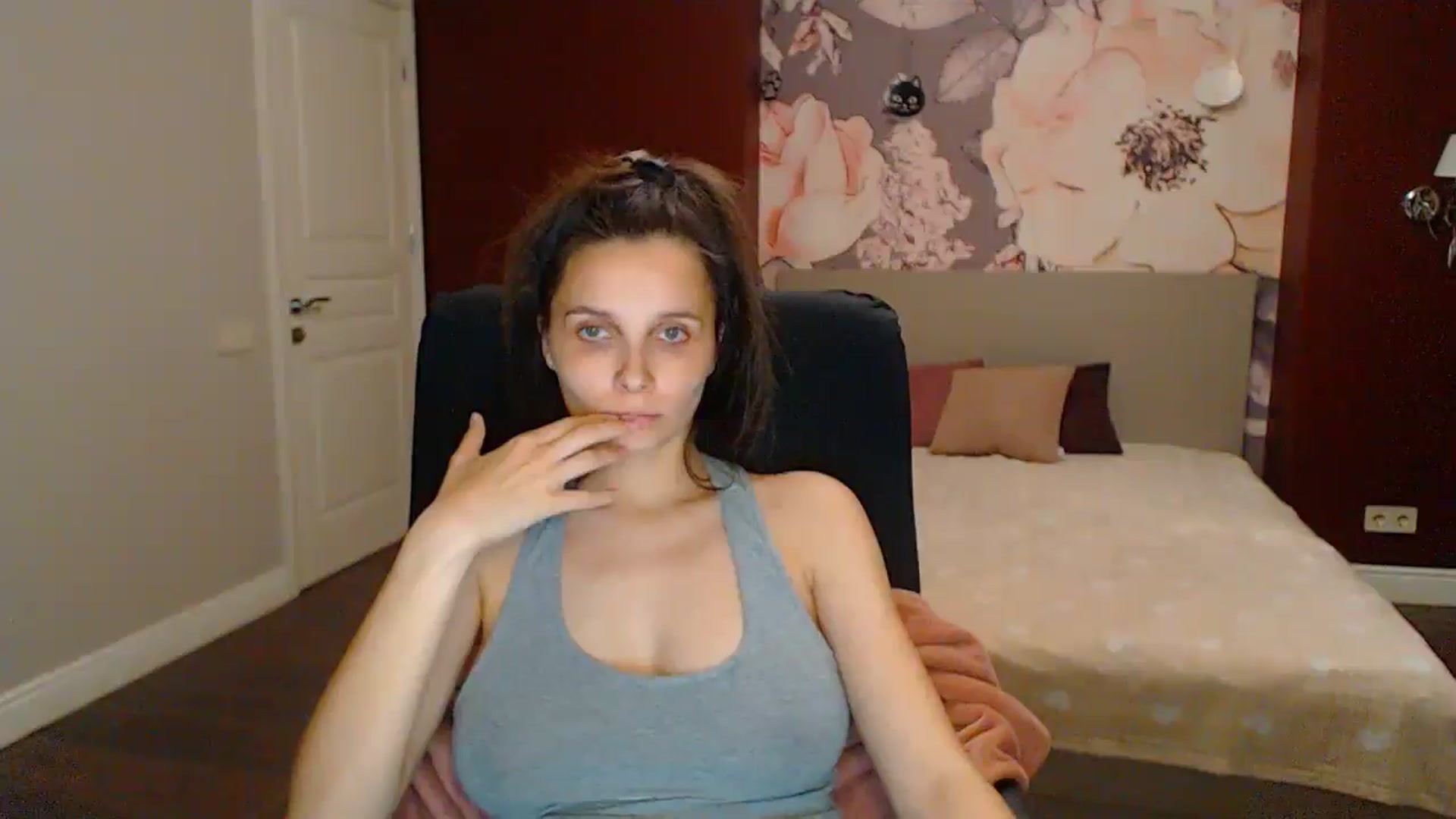Gallery image thumbnail from Karina_Mils's myfreecams stream on, 06/15/2025, 20:40 image 14 of 20