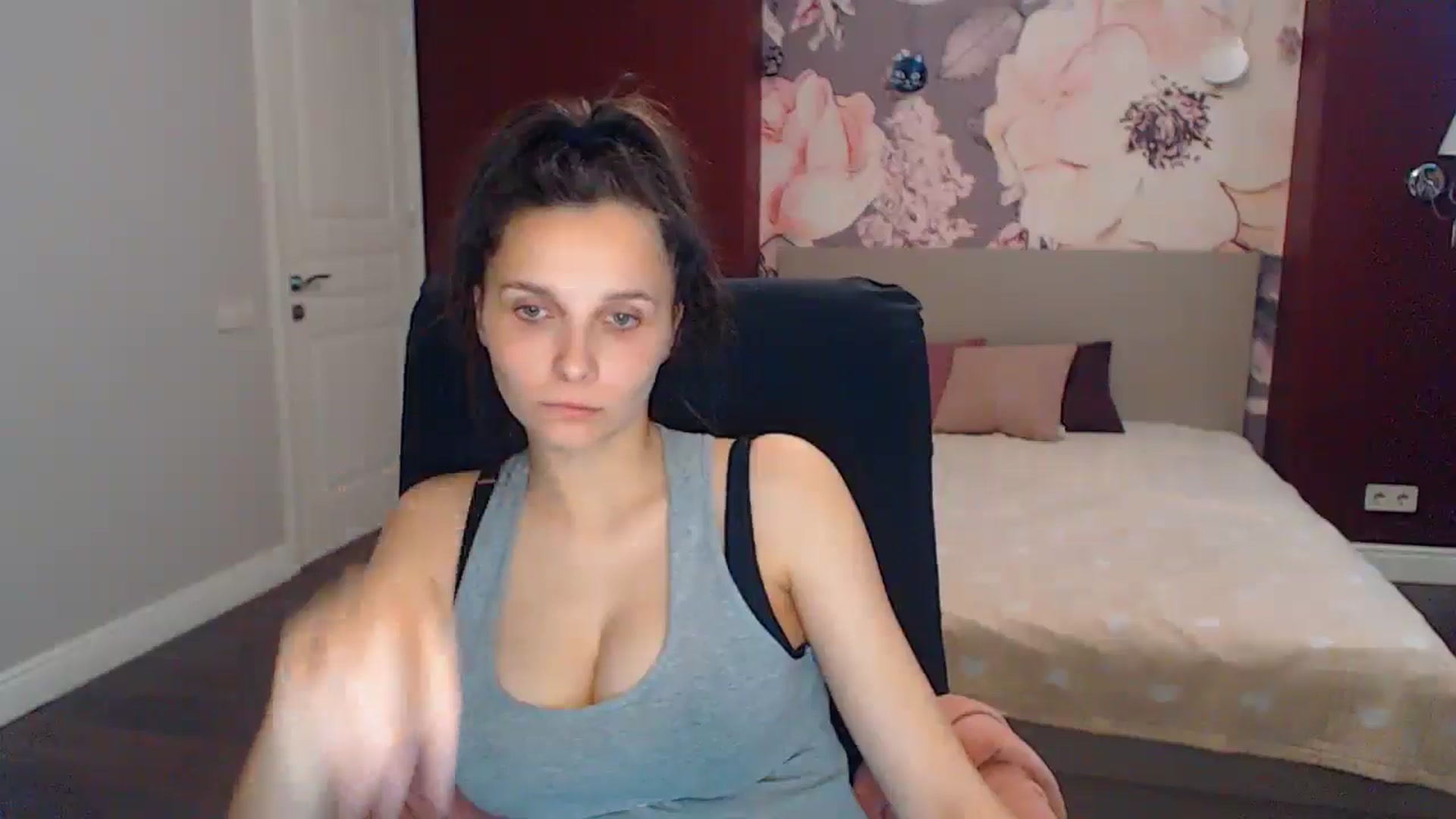 Gallery image thumbnail from Karina_Mils's myfreecams stream on, 06/16/2025, 06:53 image 4 of 20
