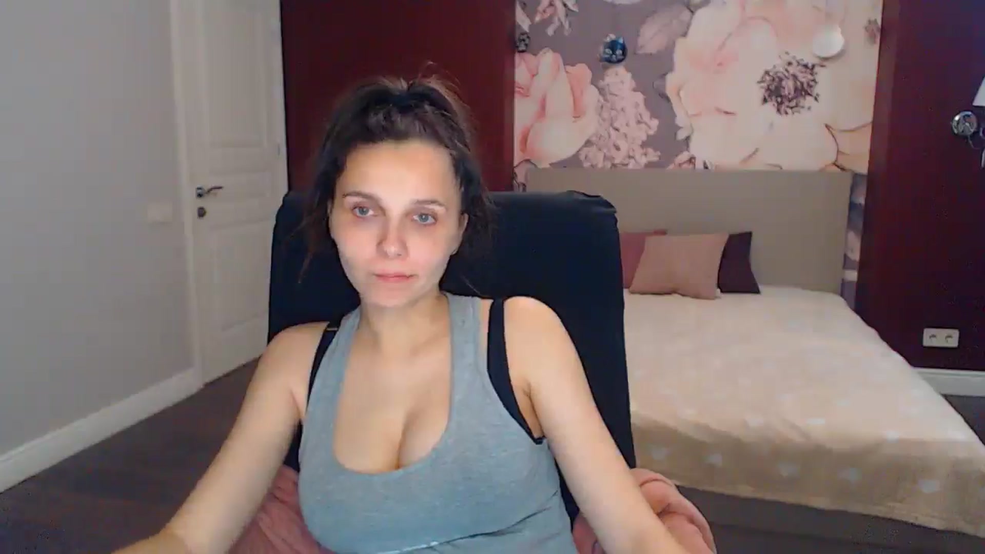 Gallery image thumbnail from Karina_Mils's myfreecams stream on, 06/16/2025, 06:53 image 10 of 20