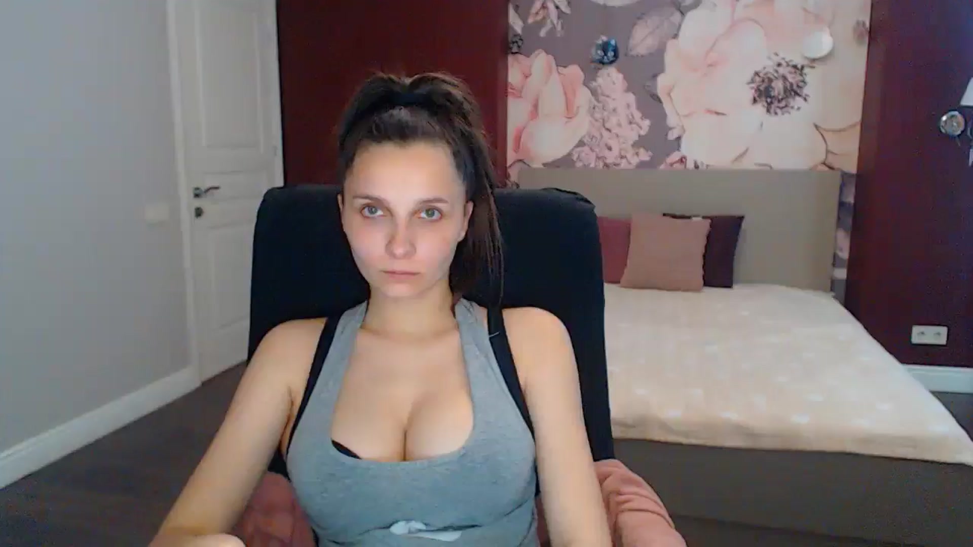 Gallery image thumbnail from Karina_Mils's myfreecams stream on, 06/16/2025, 10:58 image 10 of 20