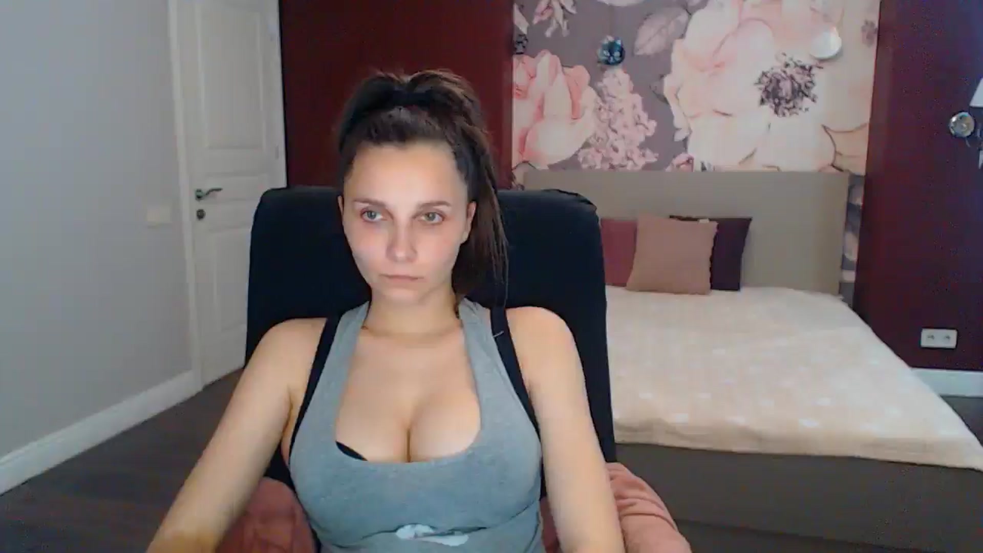 Gallery image thumbnail from Karina_Mils's myfreecams stream on, 06/16/2025, 10:58 image 8 of 20