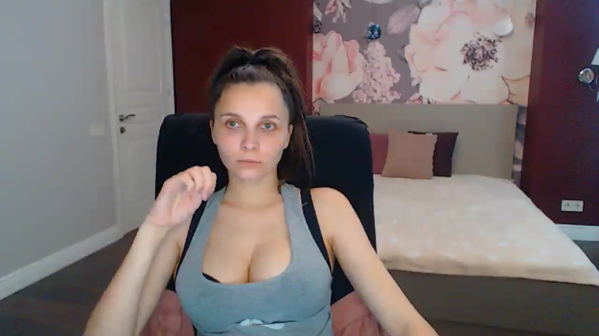 Gallery image thumbnail from Karina_Mils's myfreecams stream on, 06/16/2025, 10:58 image 16 of 20