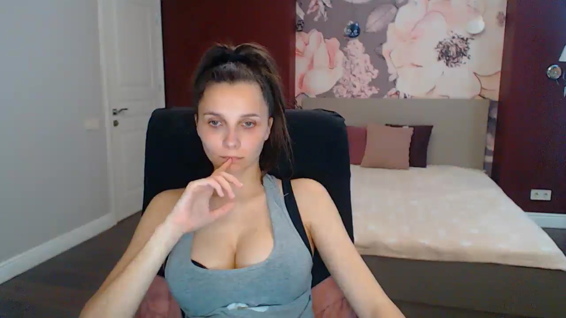 Gallery image thumbnail from Karina_Mils's myfreecams stream on, 06/16/2025, 10:58 image 20 of 20