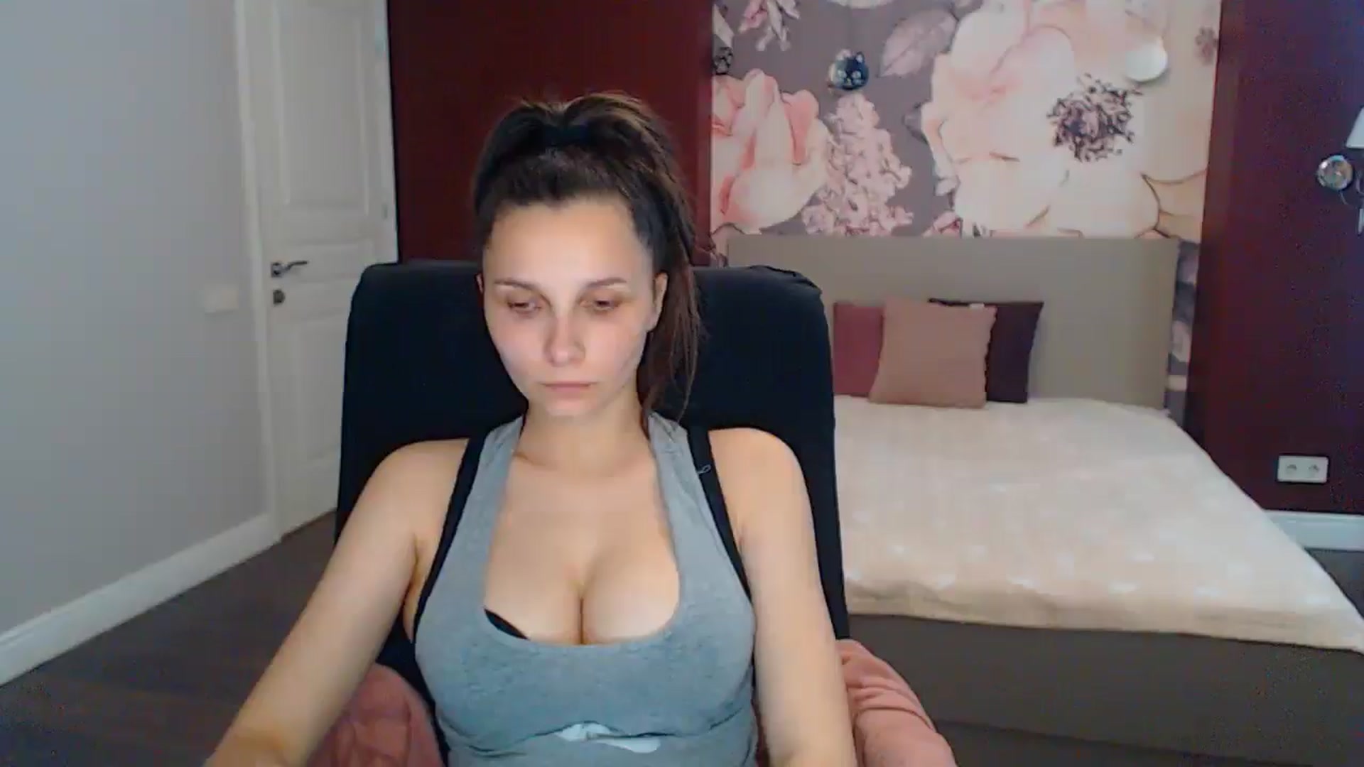 Gallery image thumbnail from Karina_Mils's myfreecams stream on, 06/16/2025, 10:58 image 4 of 20