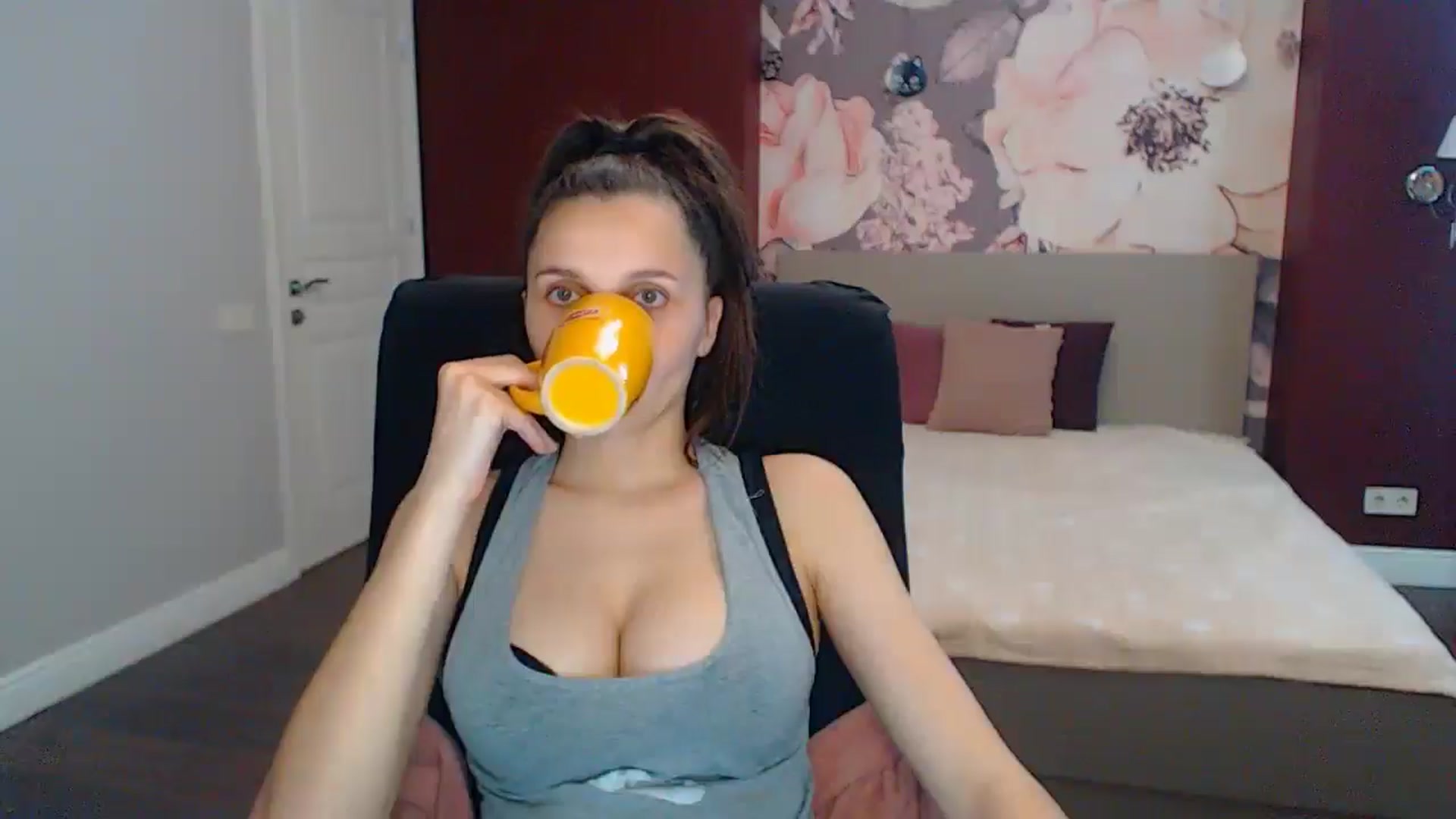 Gallery image thumbnail from Karina_Mils's myfreecams stream on, 06/16/2025, 10:58 image 5 of 20