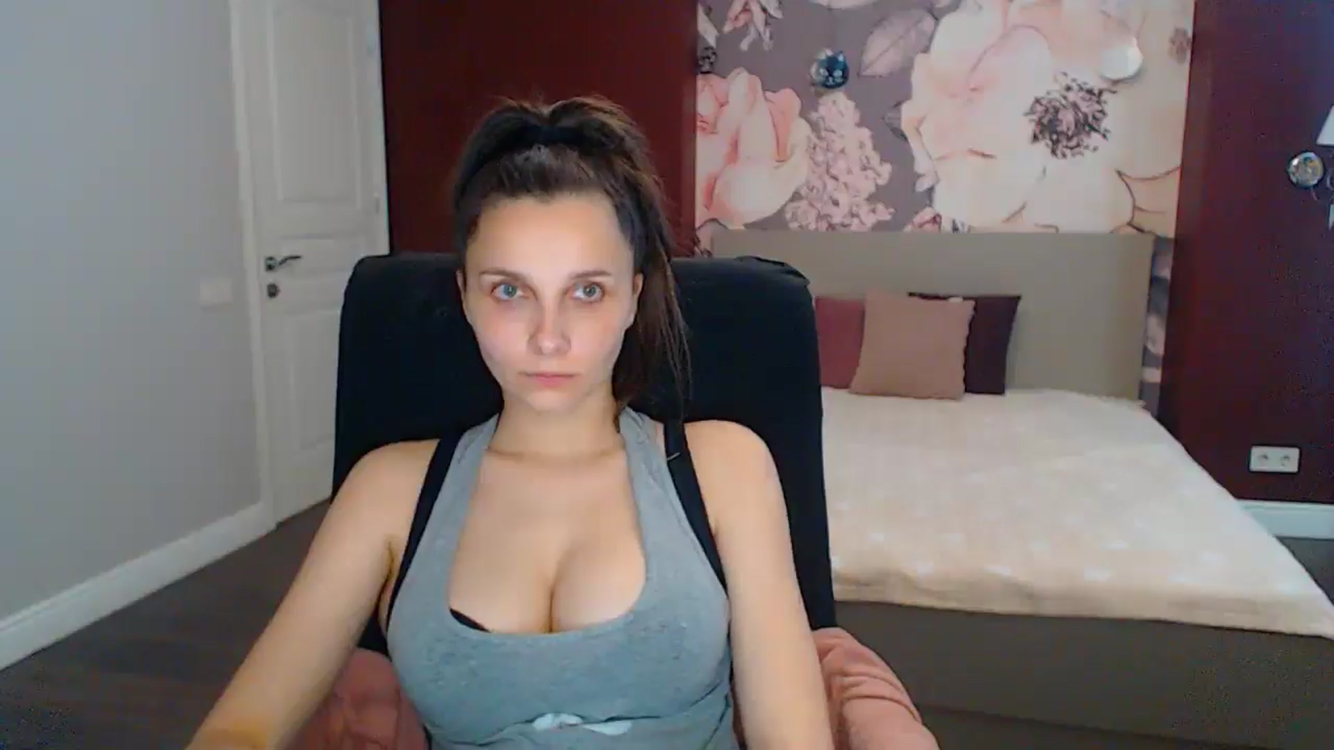 Gallery image thumbnail from Karina_Mils's myfreecams stream on, 06/16/2025, 10:58 image 17 of 20