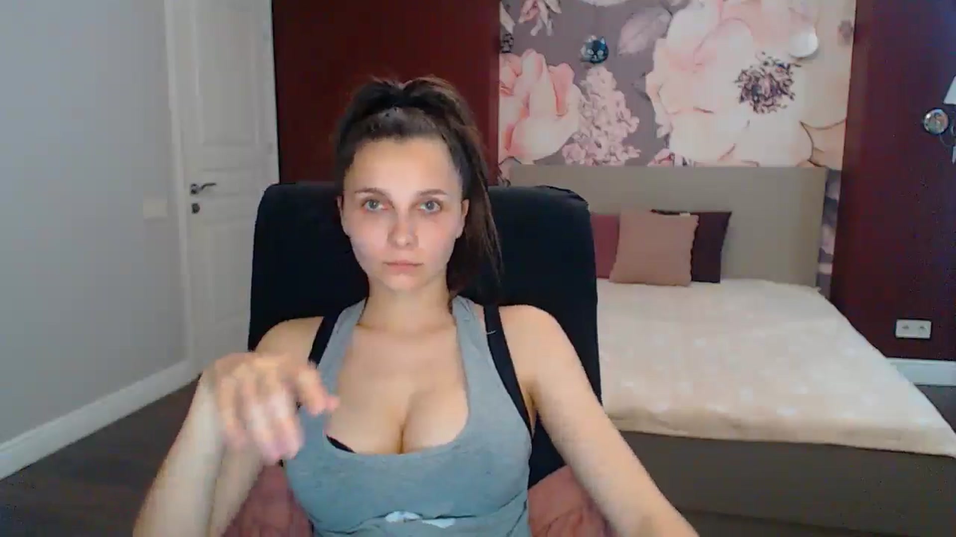 Gallery image thumbnail from Karina_Mils's myfreecams stream on, 06/16/2025, 10:58 image 18 of 20