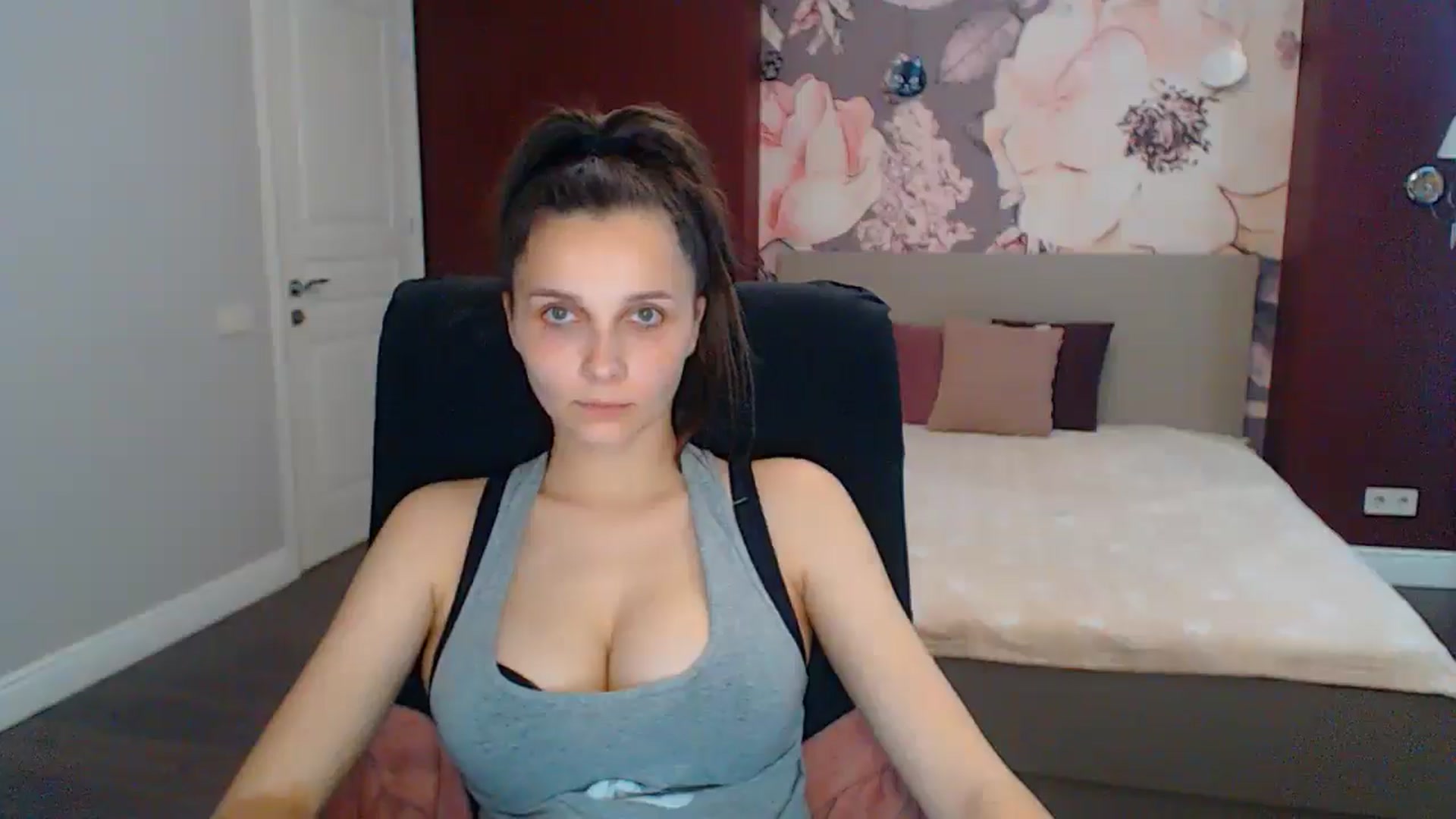 Gallery image thumbnail from Karina_Mils's myfreecams stream on, 06/16/2025, 10:58 image 13 of 20