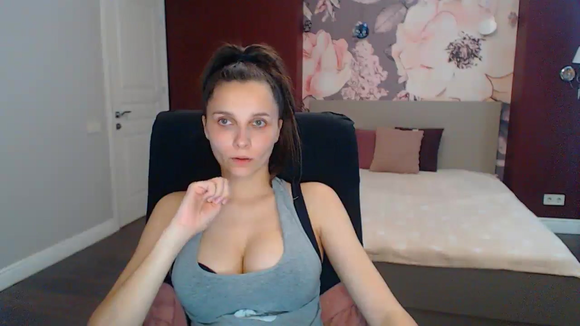 Gallery image thumbnail from Karina_Mils's myfreecams stream on, 06/16/2025, 10:58 image 12 of 20