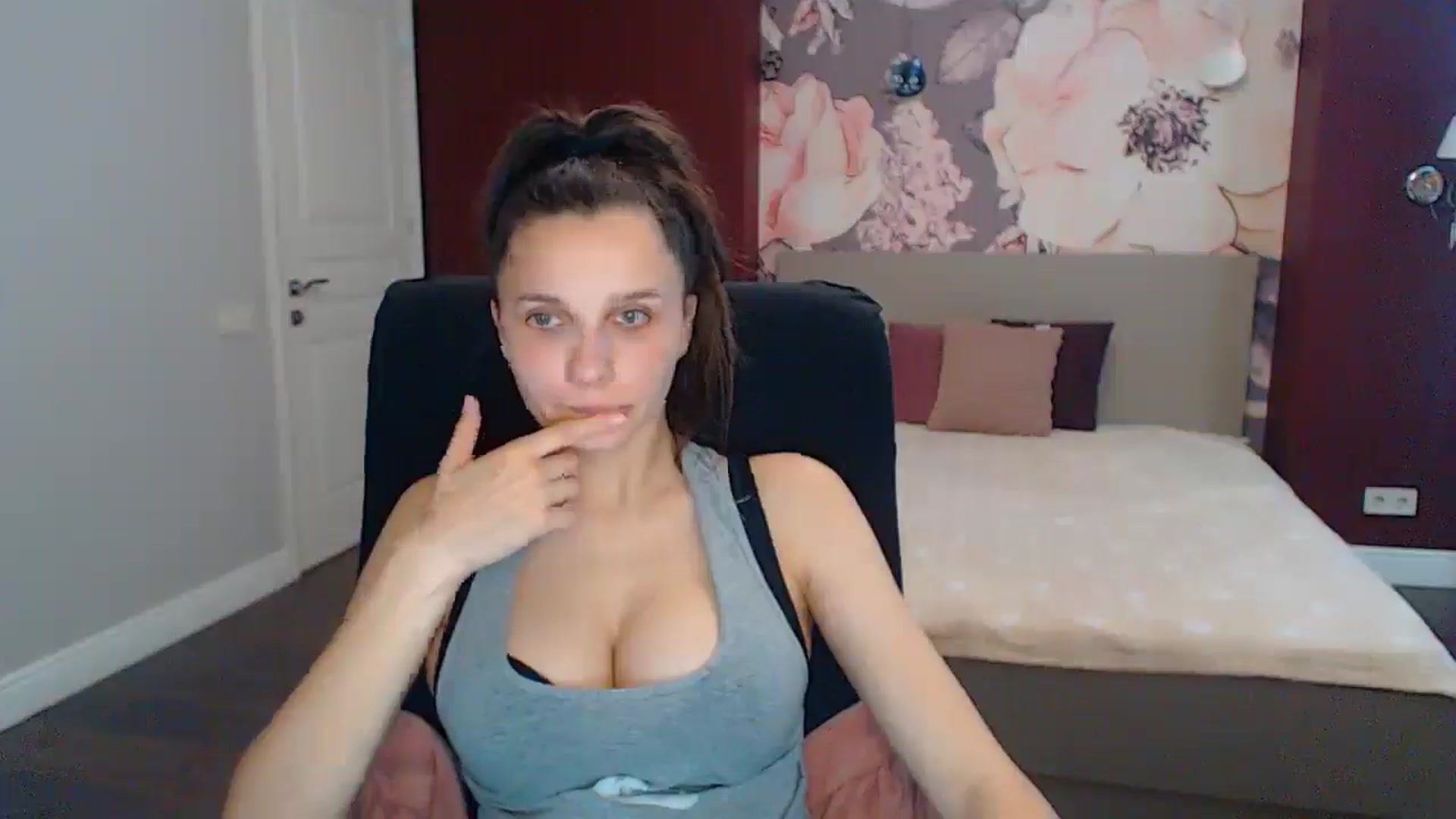Gallery image thumbnail from Karina_Mils's myfreecams stream on, 06/16/2025, 10:58 image 7 of 20