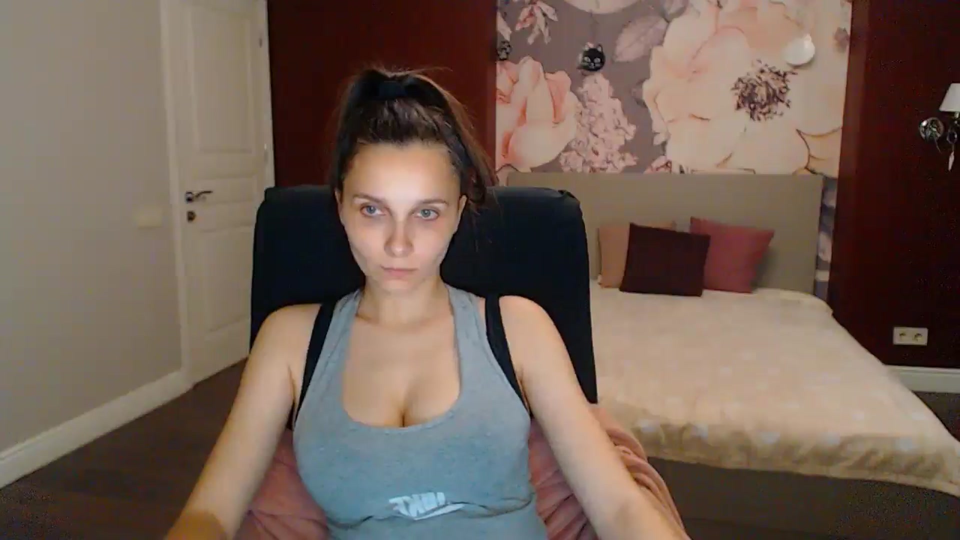 Gallery image thumbnail from Karina_Mils's myfreecams stream on, 06/21/2025, 17:21 image 12 of 20
