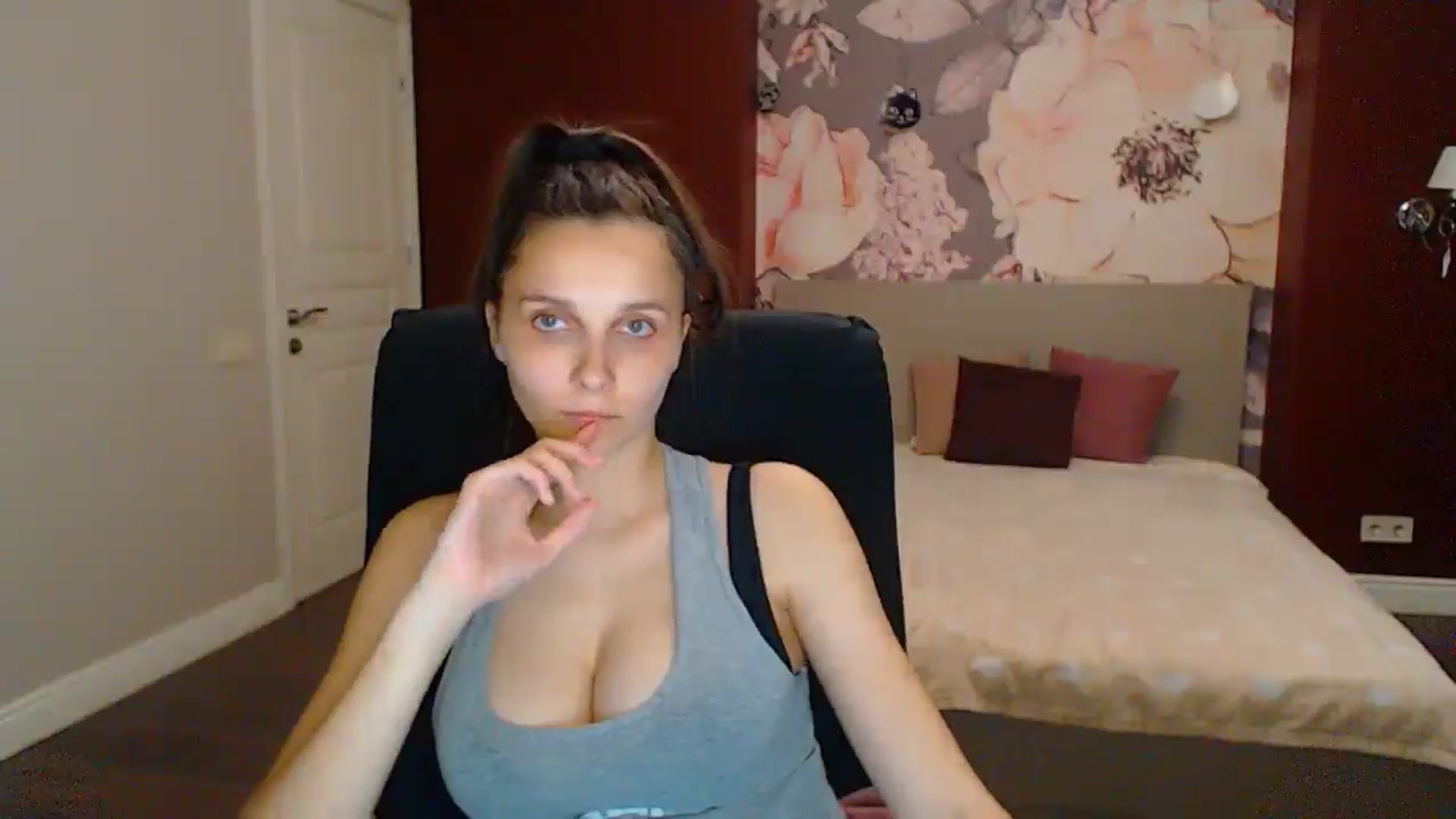 Gallery image thumbnail from Karina_Mils's myfreecams stream on, 06/21/2025, 17:21 image 11 of 20