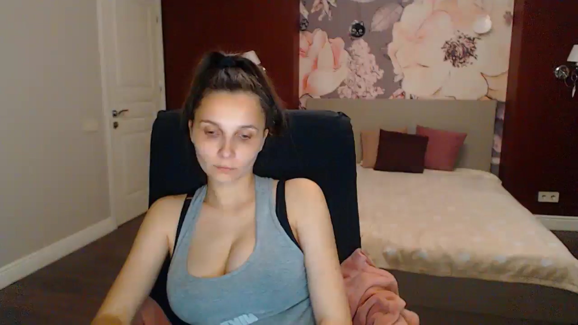 Gallery image thumbnail from Karina_Mils's myfreecams stream on, 06/21/2025, 17:21 image 4 of 20