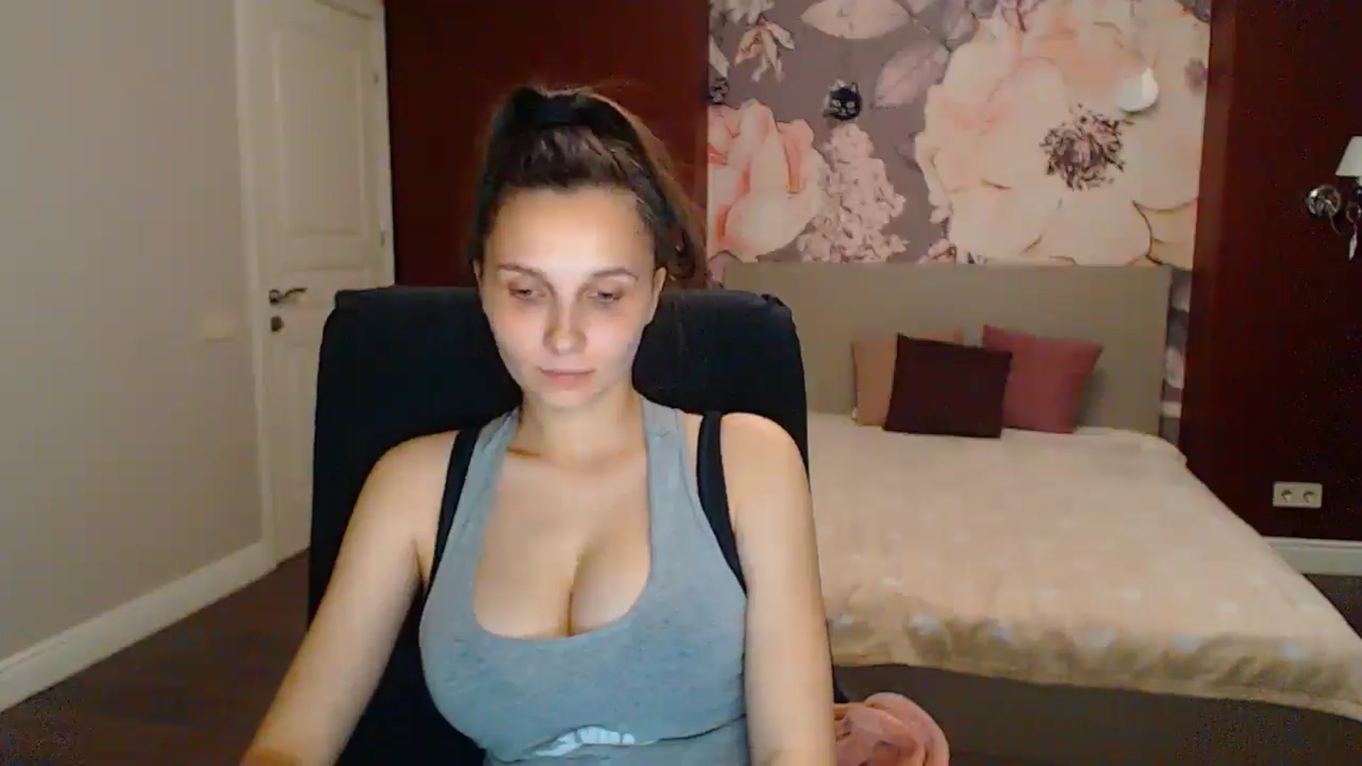 Gallery image thumbnail from Karina_Mils's myfreecams stream on, 06/21/2025, 17:21 image 9 of 20