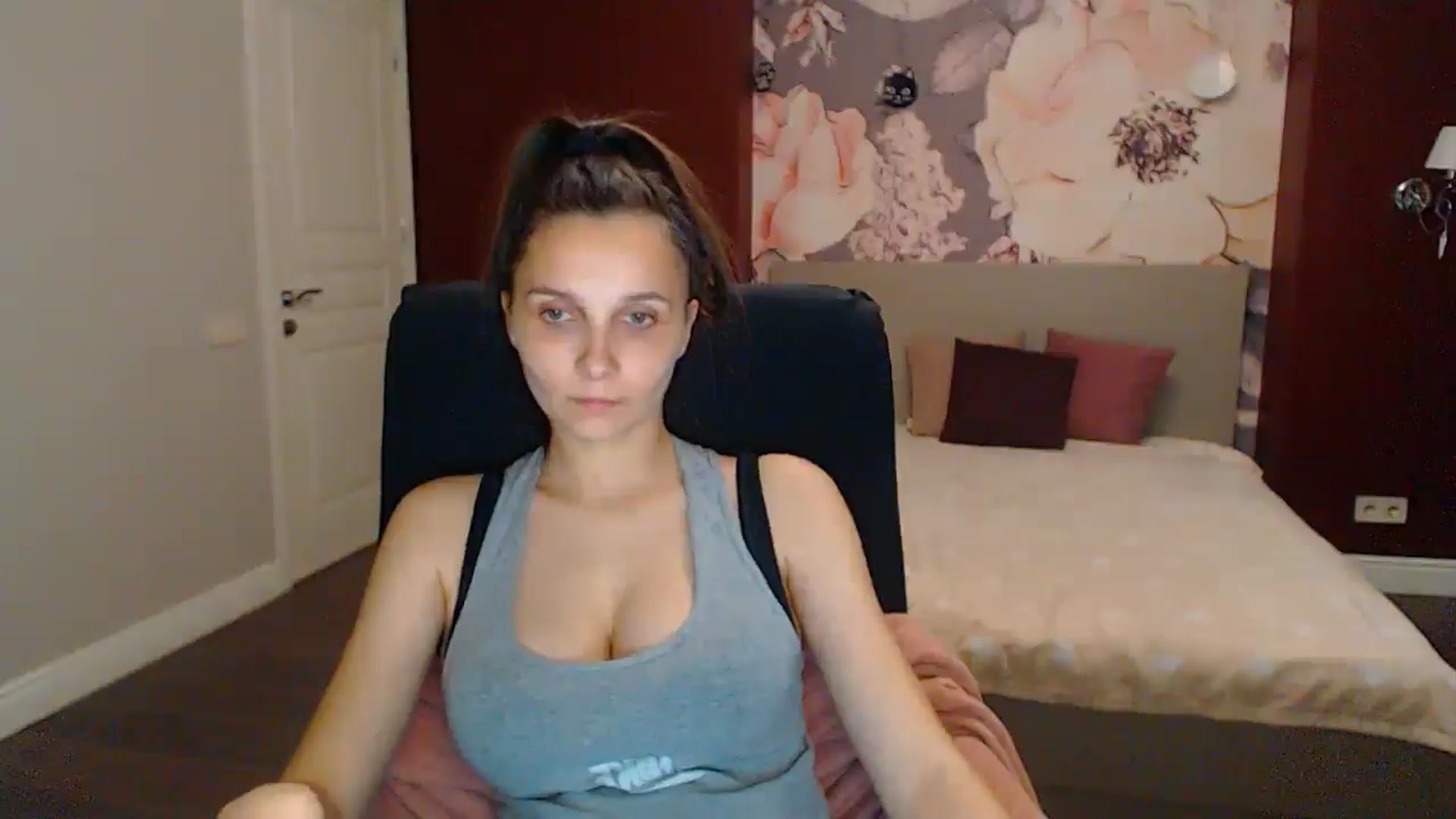 Gallery image thumbnail from Karina_Mils's myfreecams stream on, 06/21/2025, 17:21 image 17 of 20