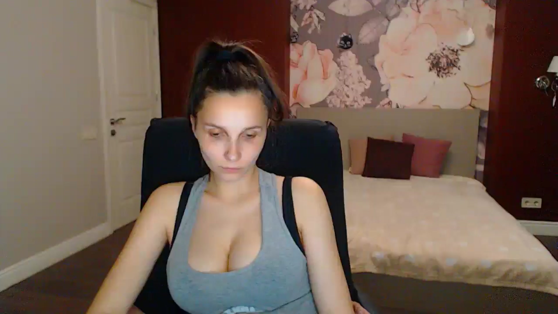 Gallery image thumbnail from Karina_Mils's myfreecams stream on, 06/21/2025, 17:21 image 10 of 20
